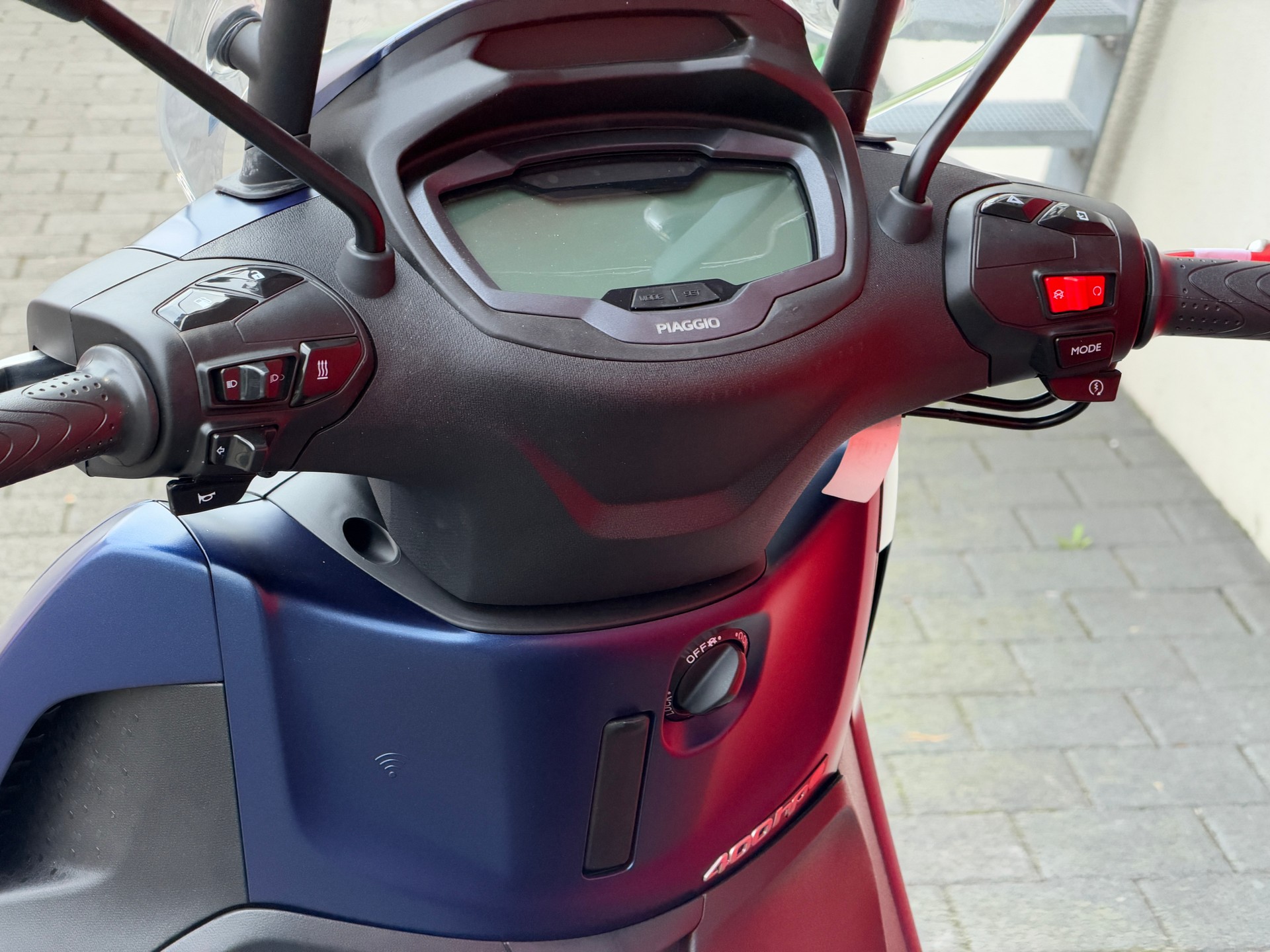 PIAGGIO Beverly 400 Sport E5+-image-14