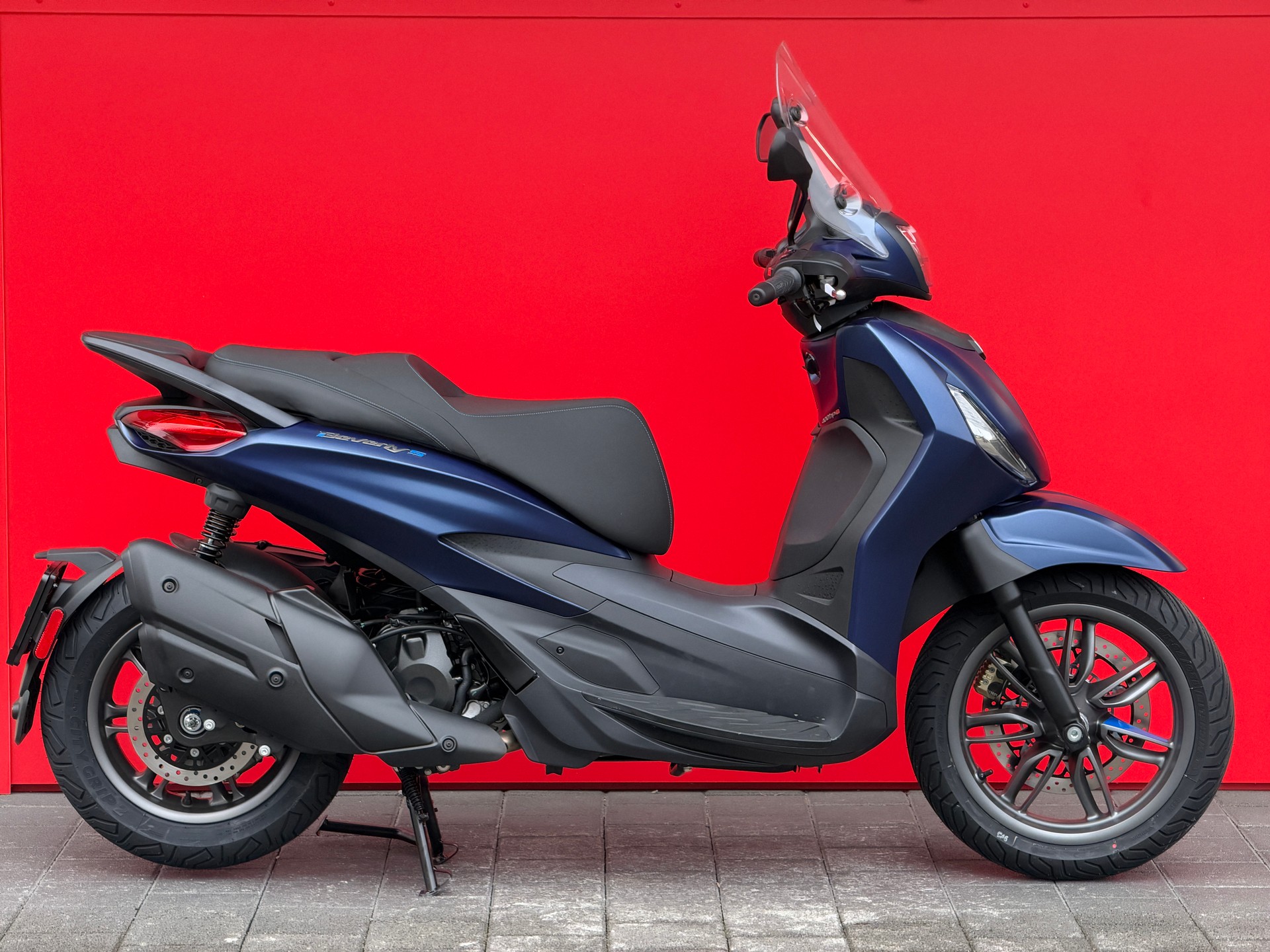 PIAGGIO Beverly 400 Sport E5+-image-0