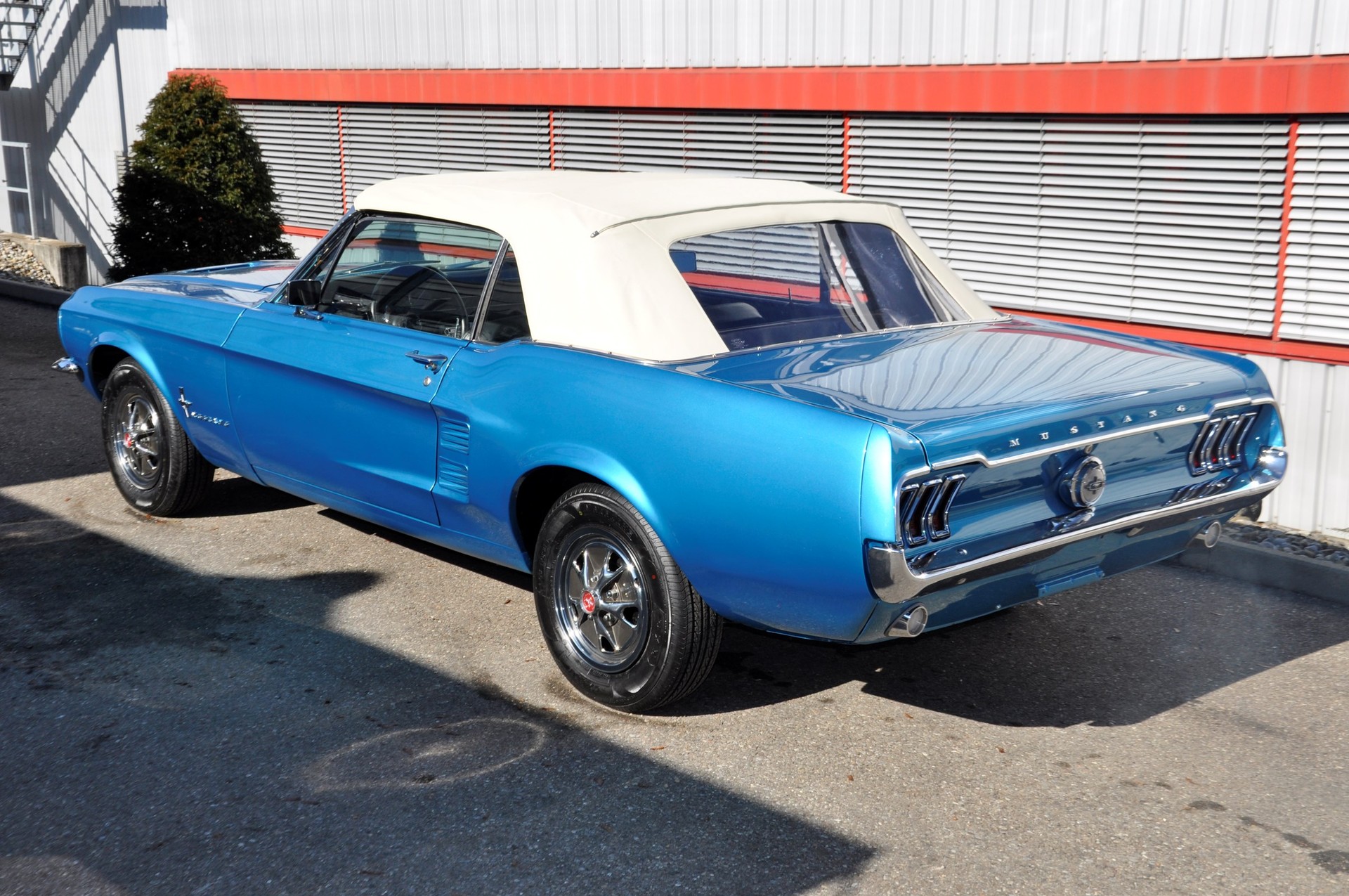 FORD MUSTANG 4,7L-image-1