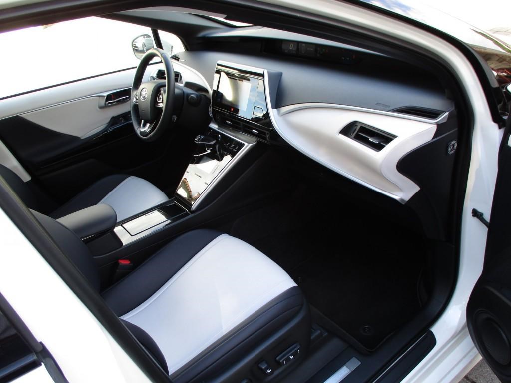 TOYOTA Mirai Fuel Cell Premium-image-14