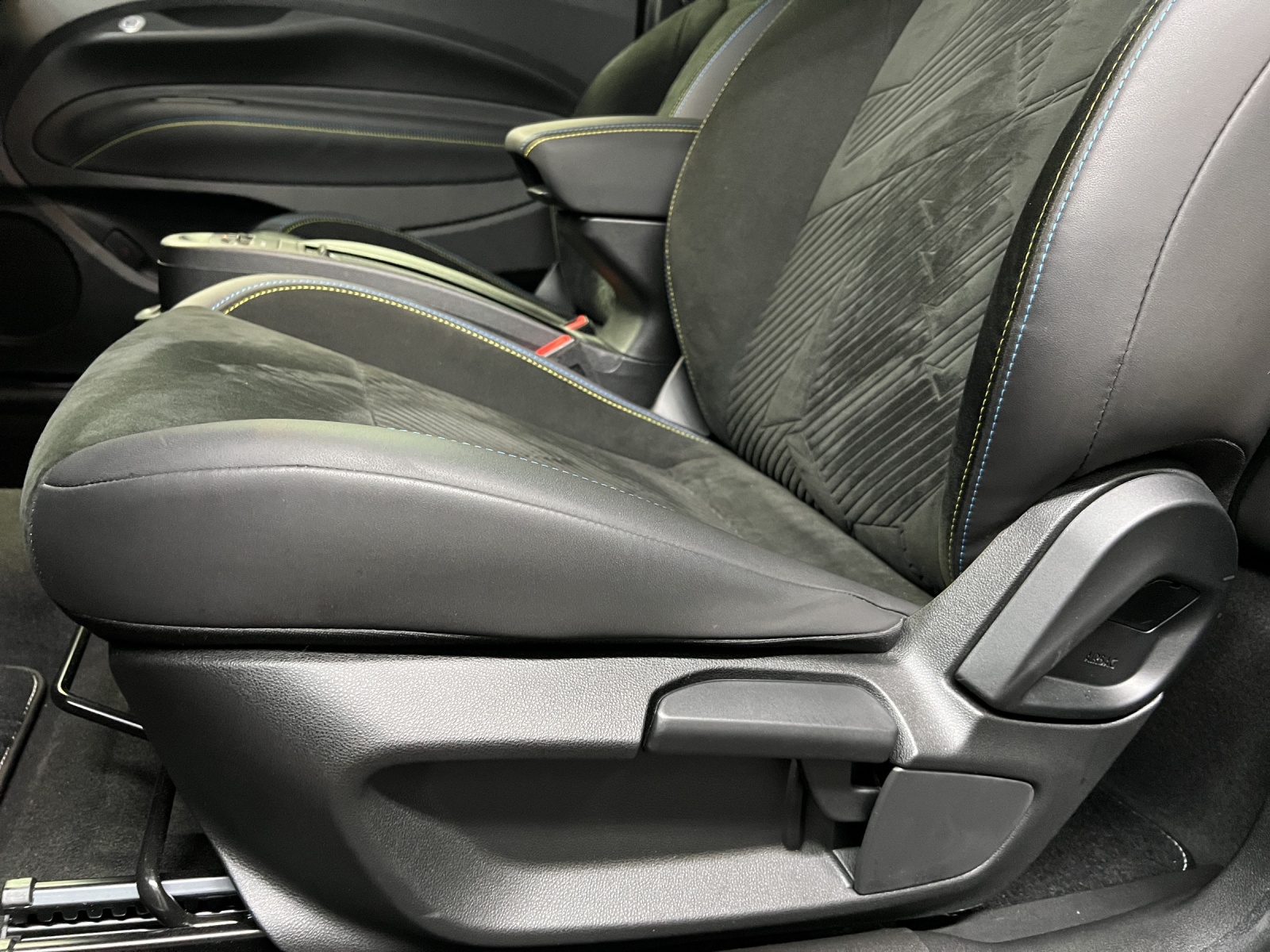 FIAT Abarth 500e Turismo-image-19