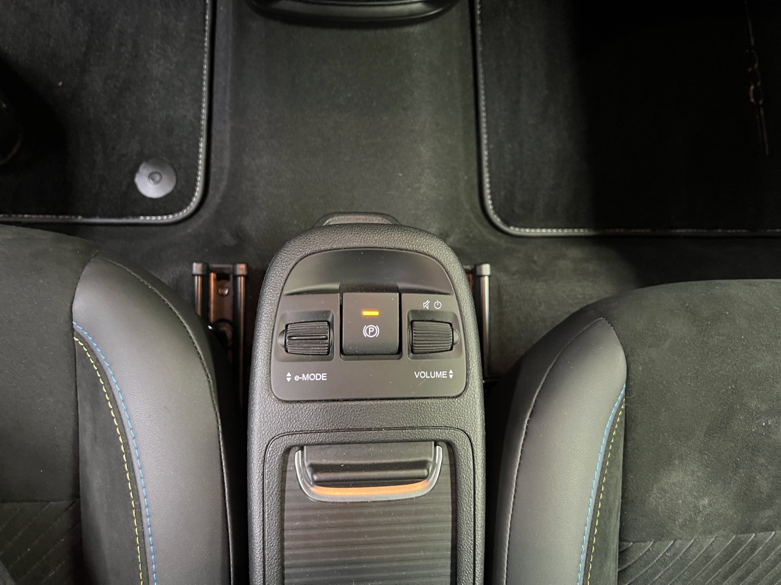FIAT Abarth 500e Turismo-image-11