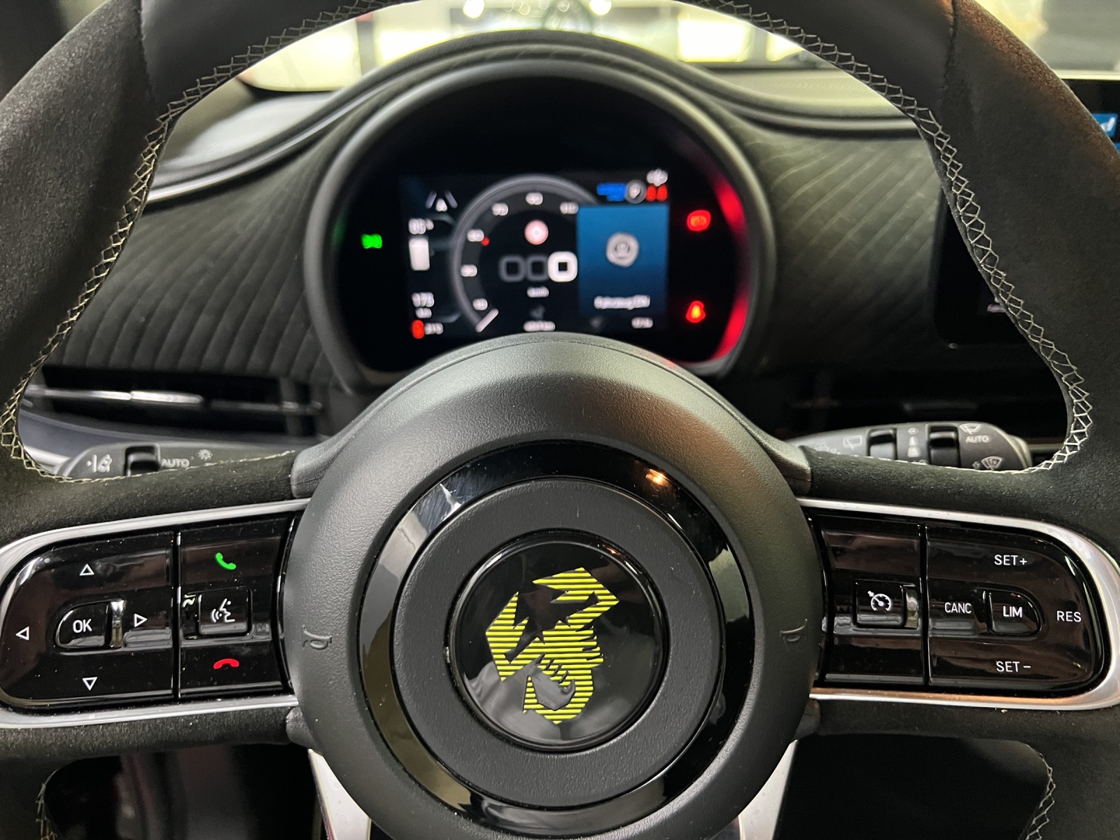 FIAT Abarth 500e Turismo-image-7