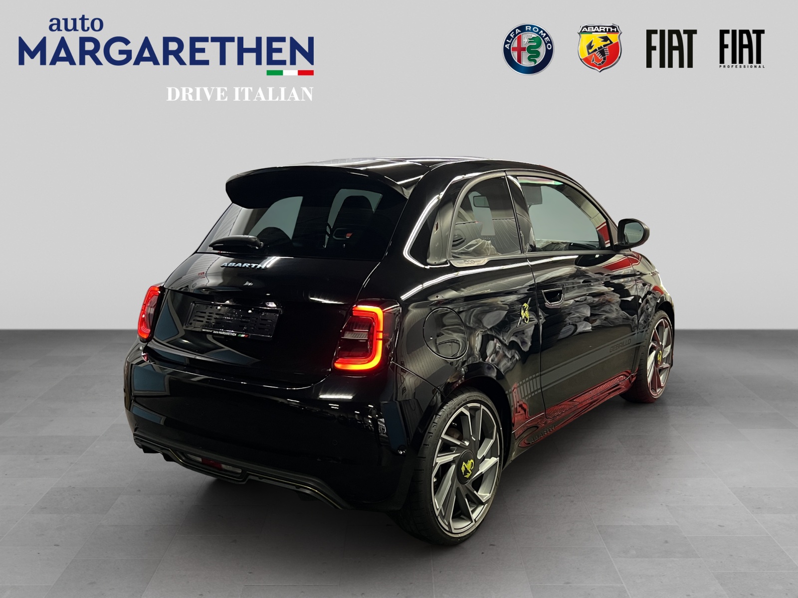 FIAT Abarth 500e Turismo-showroom-element-3