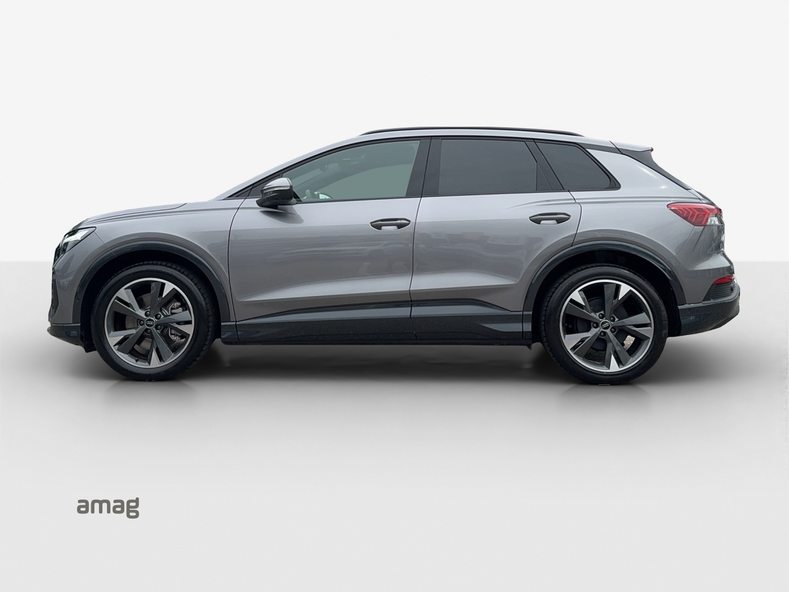 AUDI Q4 e-tron 45 quattro-showroom-element-1