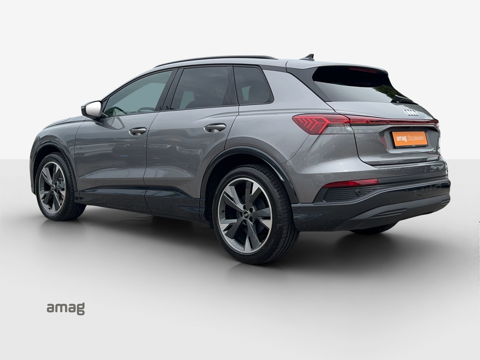 AUDI Q4 e-tron 45 quattro-showroom-element-2