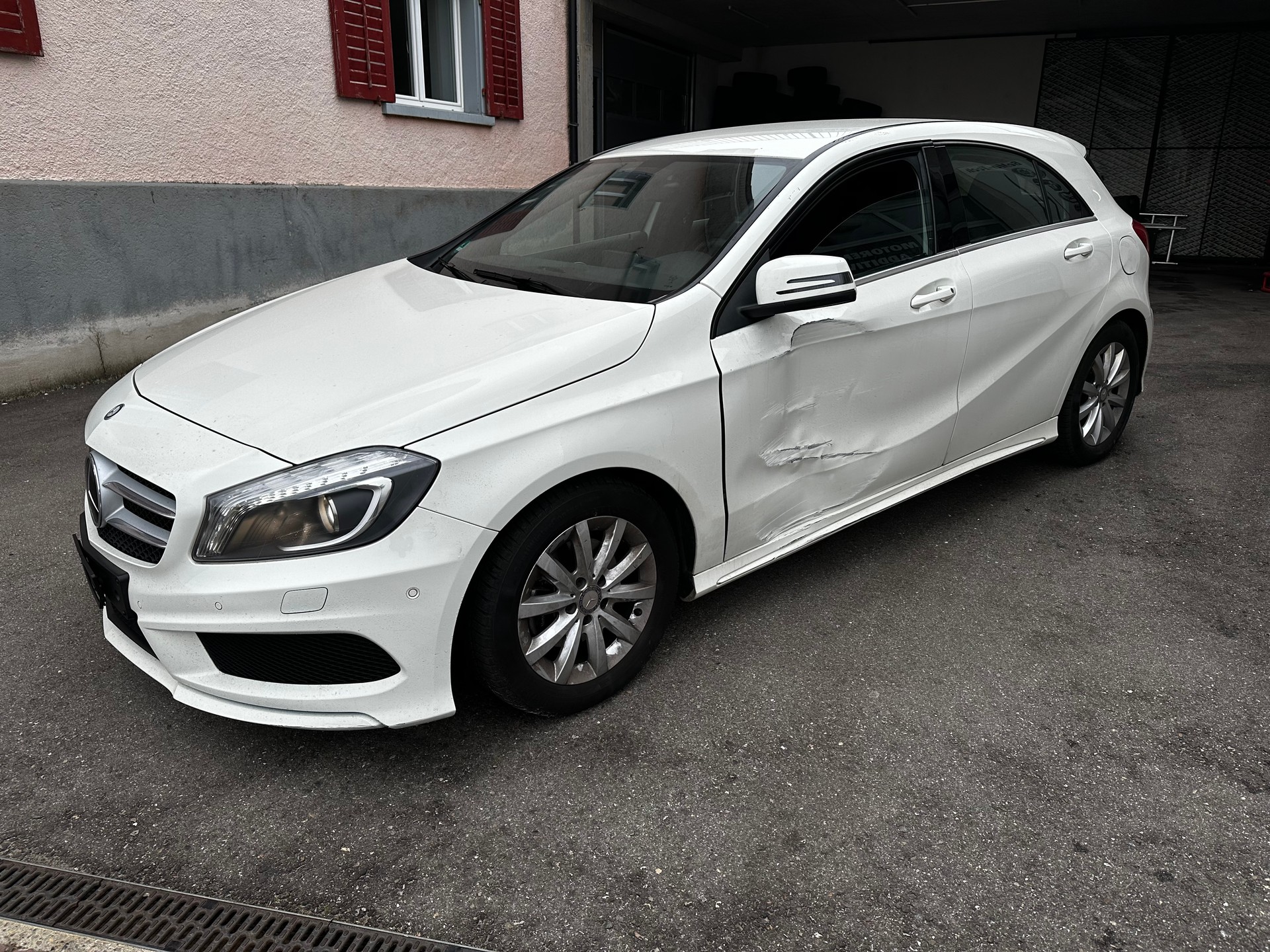 MERCEDES-BENZ A 200 AMG Line 7G-DCT-image-1