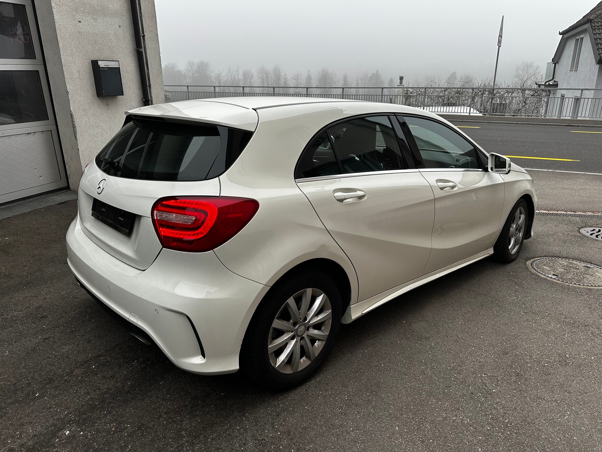 MERCEDES-BENZ A 200 AMG Line 7G-DCT-image-4
