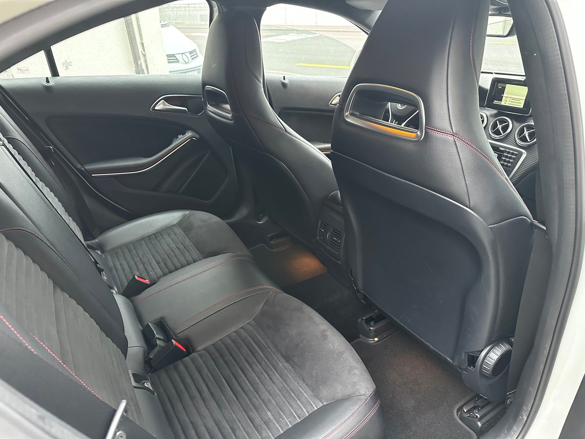 MERCEDES-BENZ A 200 AMG Line 7G-DCT-image-8