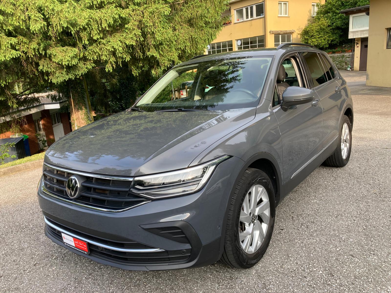 VW Tiguan 2.0TSI Life 4Motion DSG-showroom-element-2