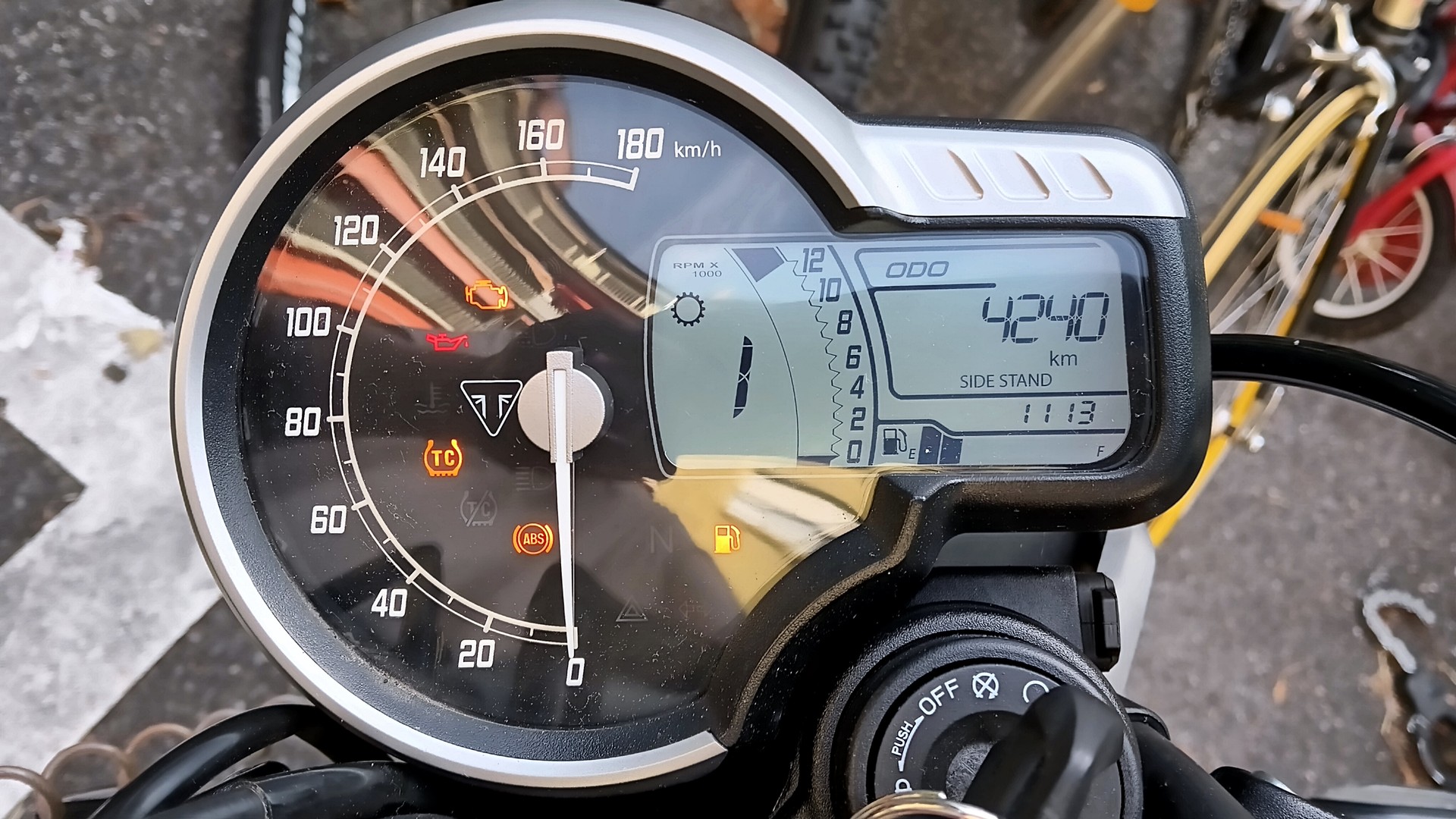 TRIUMPH Speed 400-image-2