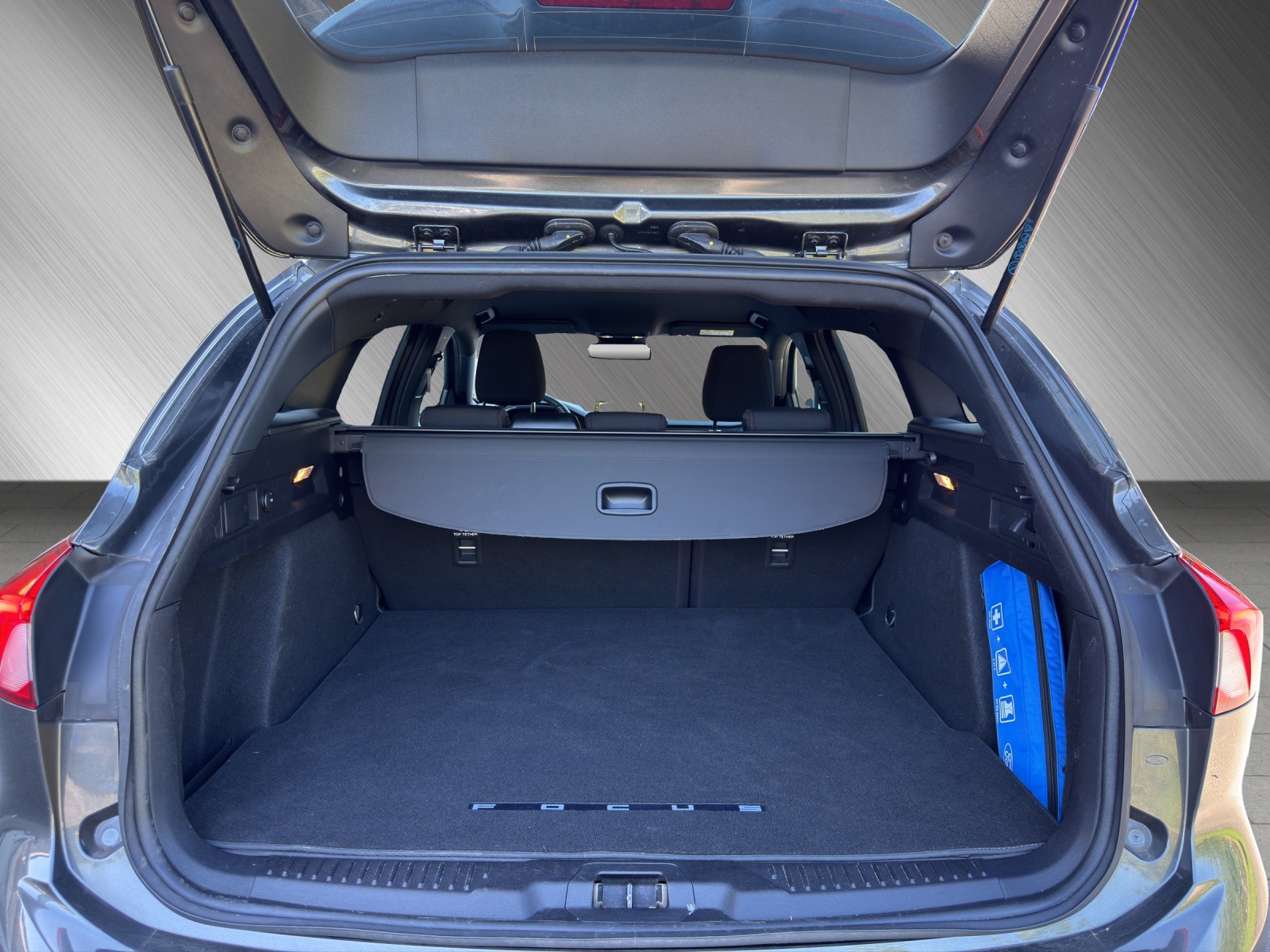 FORD Focus Station Wagon 2.0 EcoBlue ST-Line-image-13