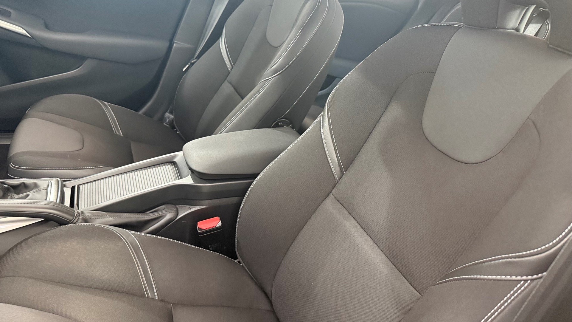 VOLVO V40 2.0 D4 Momentum S/S-image-5