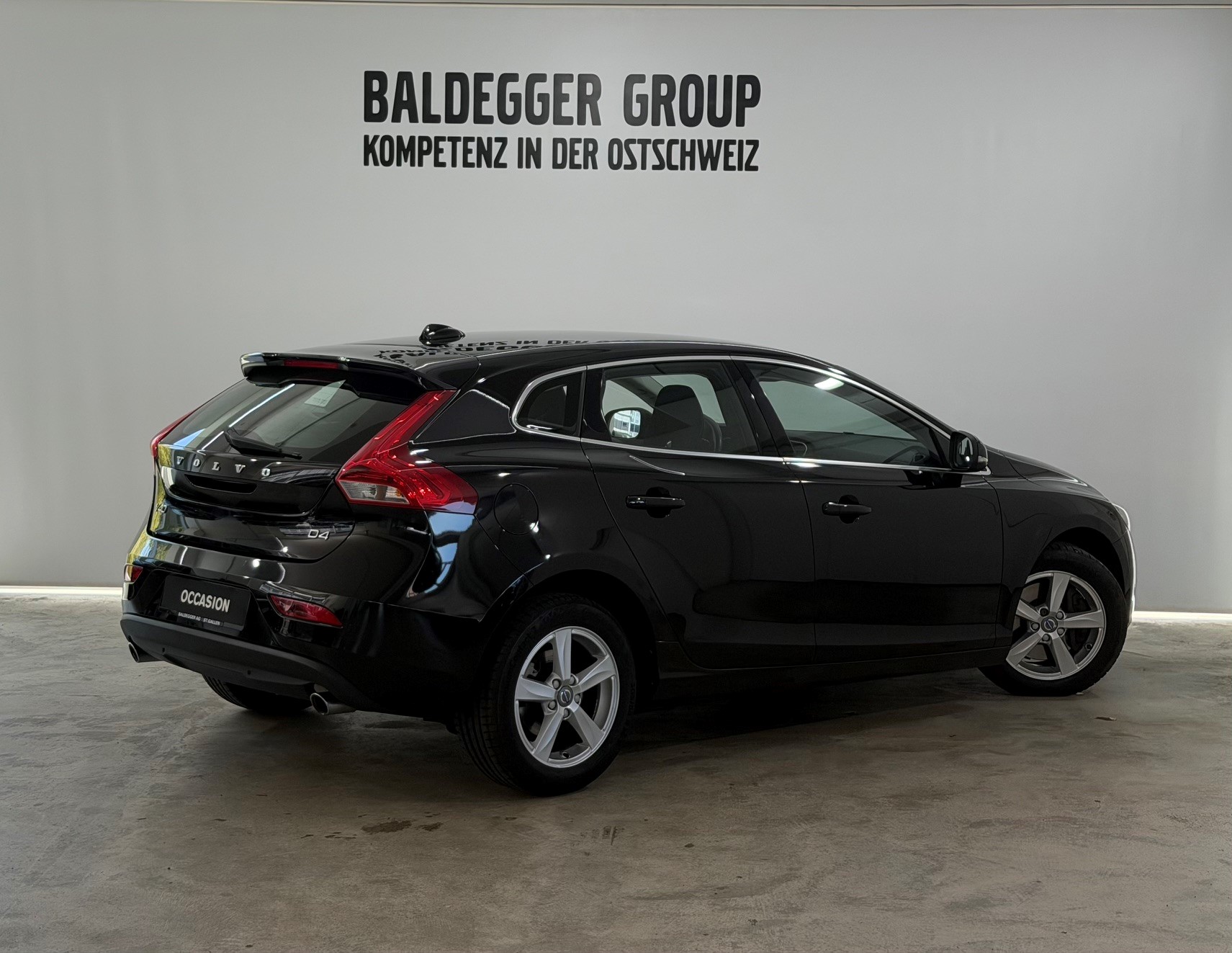 VOLVO V40 2.0 D4 Momentum S/S-showroom-element-2