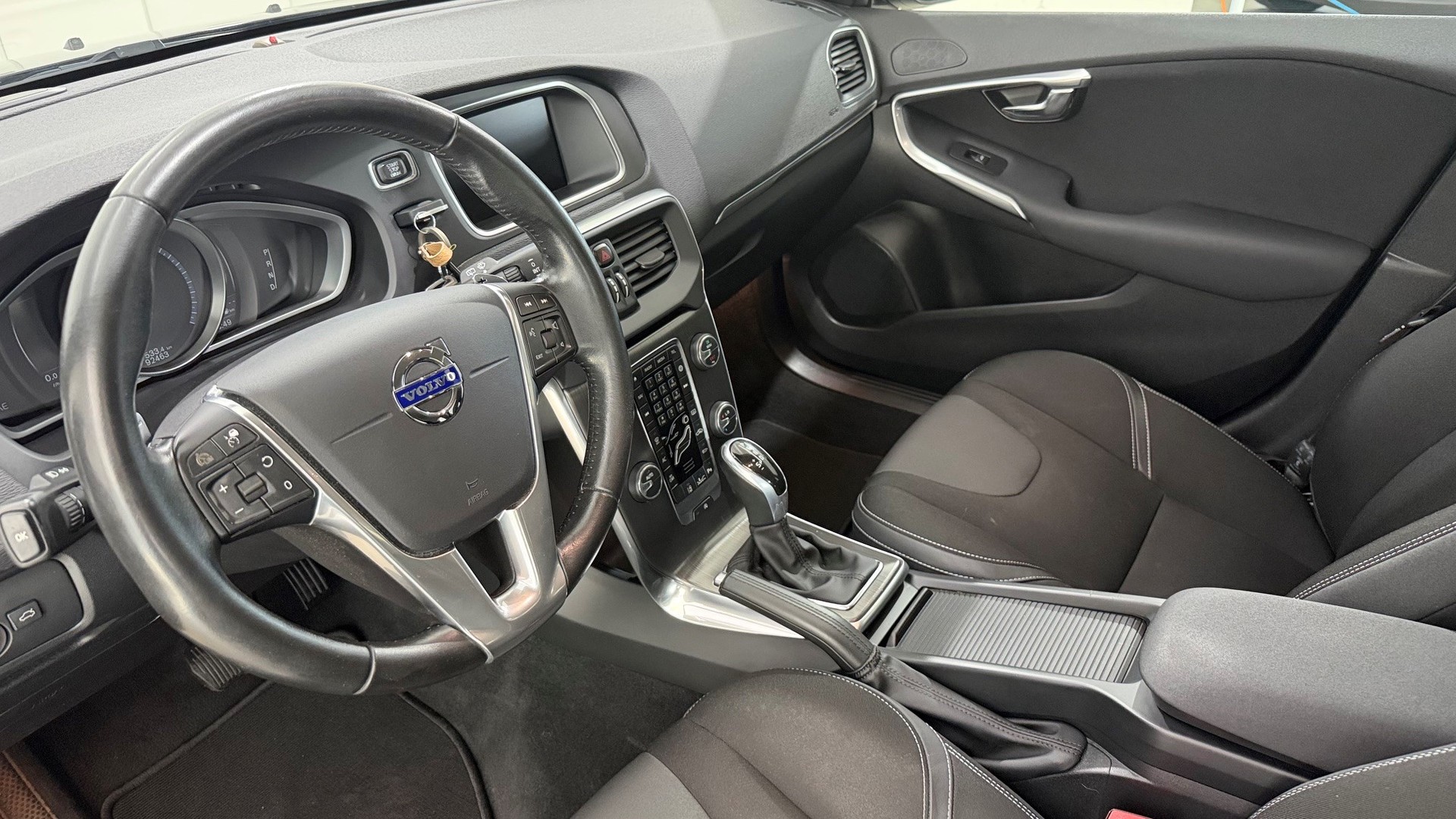 VOLVO V40 2.0 D4 Momentum S/S-showroom-element-3
