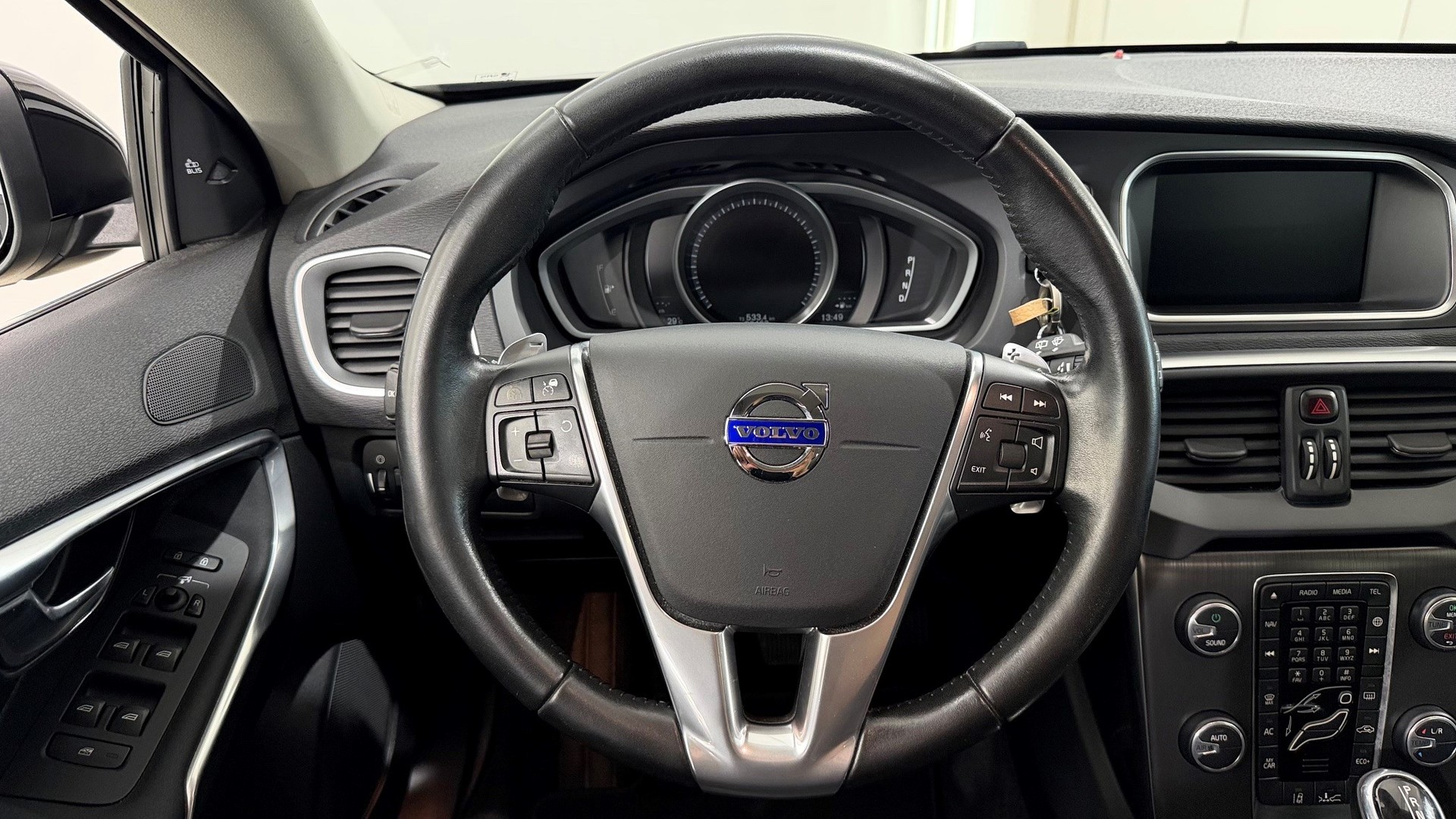 VOLVO V40 2.0 D4 Momentum S/S-image-12