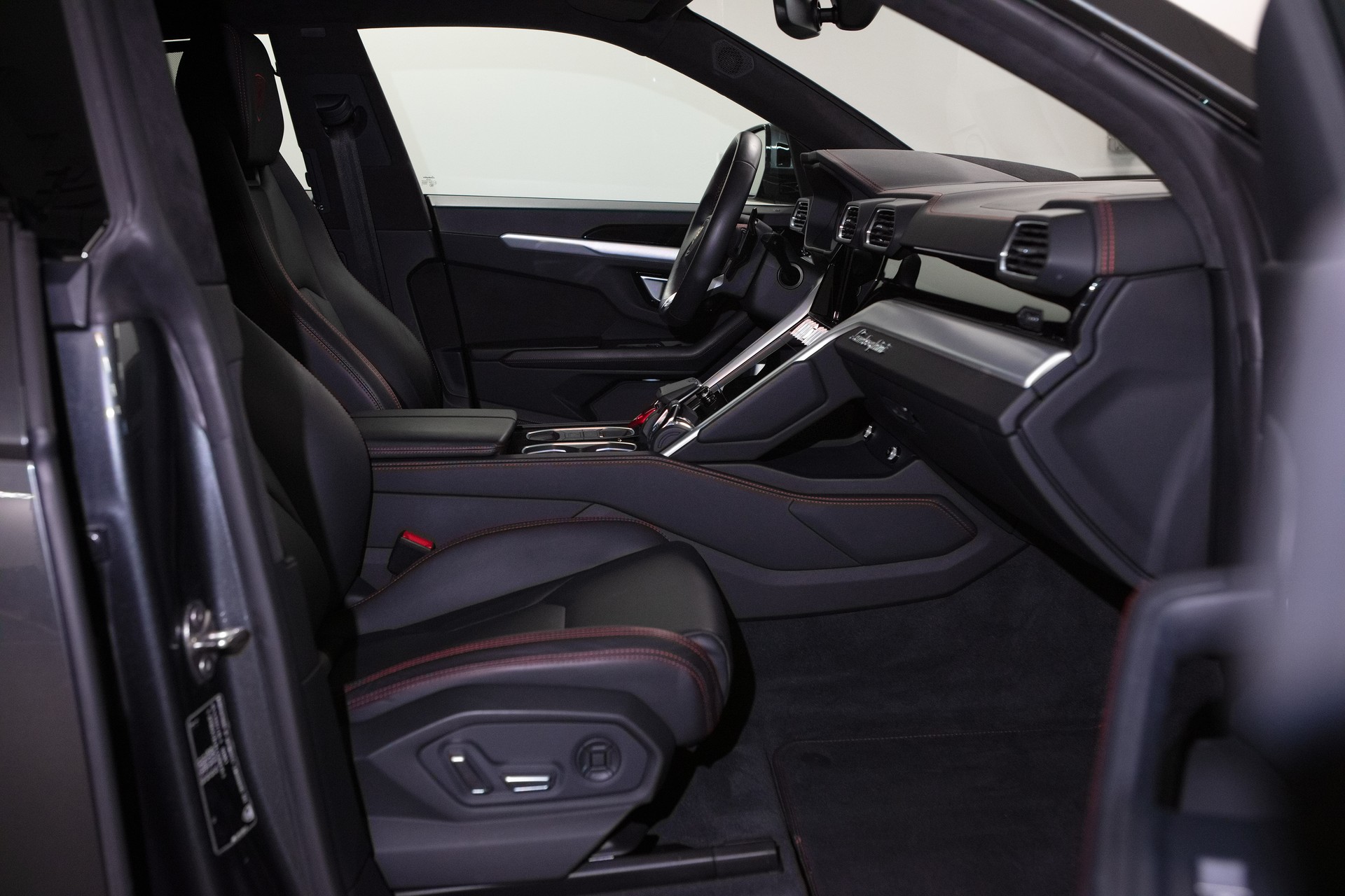 LAMBORGHINI Urus E-Gear-image-5