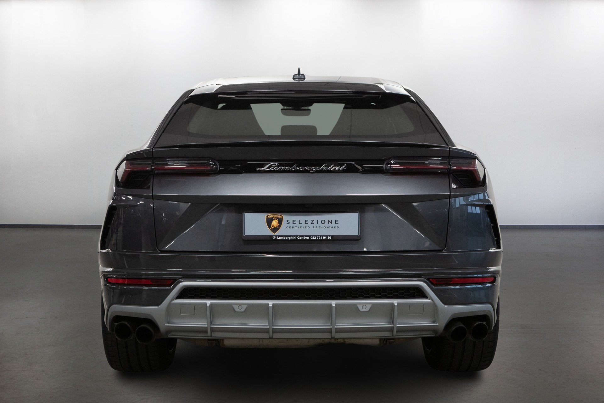 LAMBORGHINI Urus E-Gear-showroom-element-3