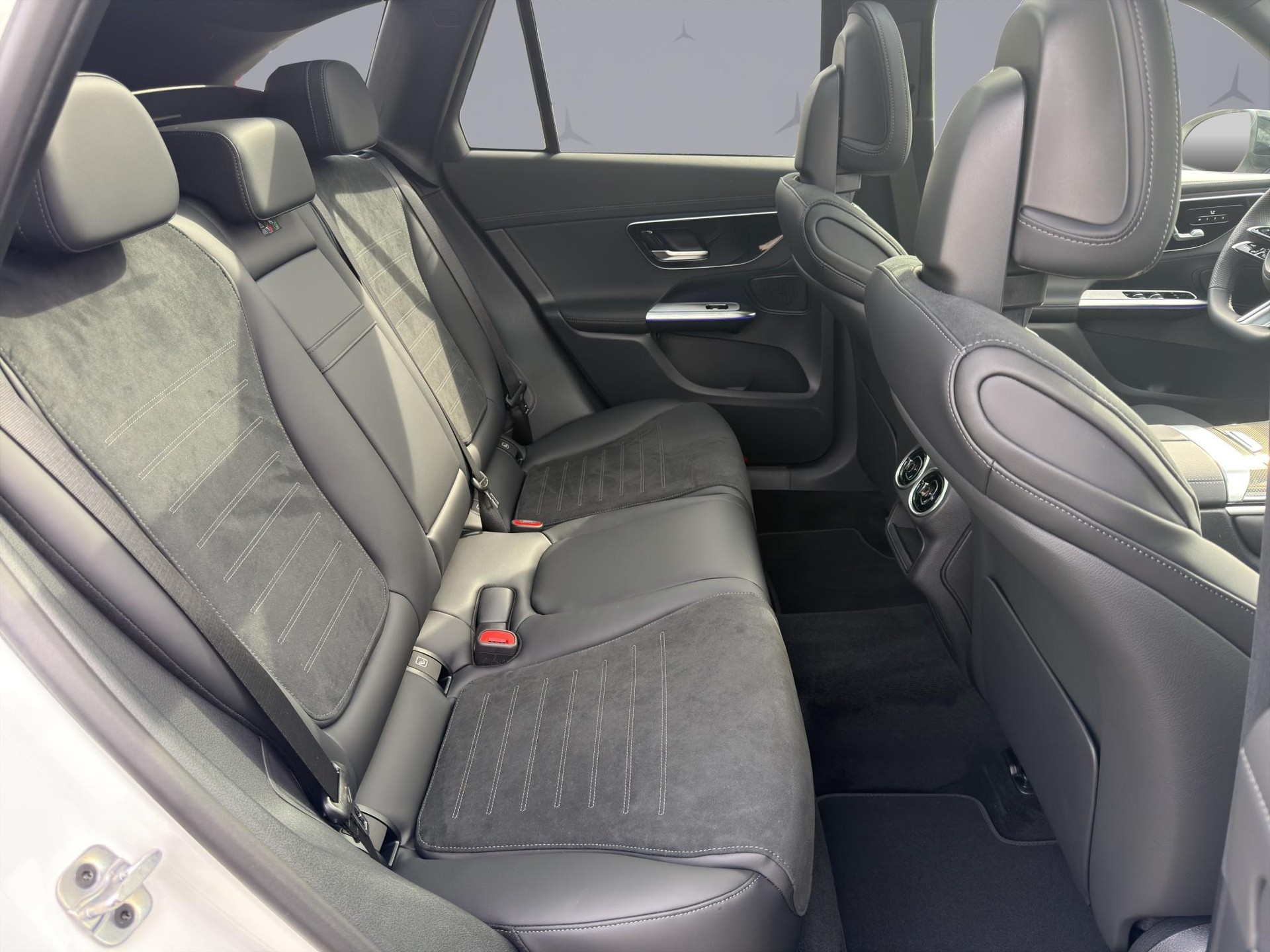 MERCEDES-BENZ GLC 200 AMG Line 4matic-image-20