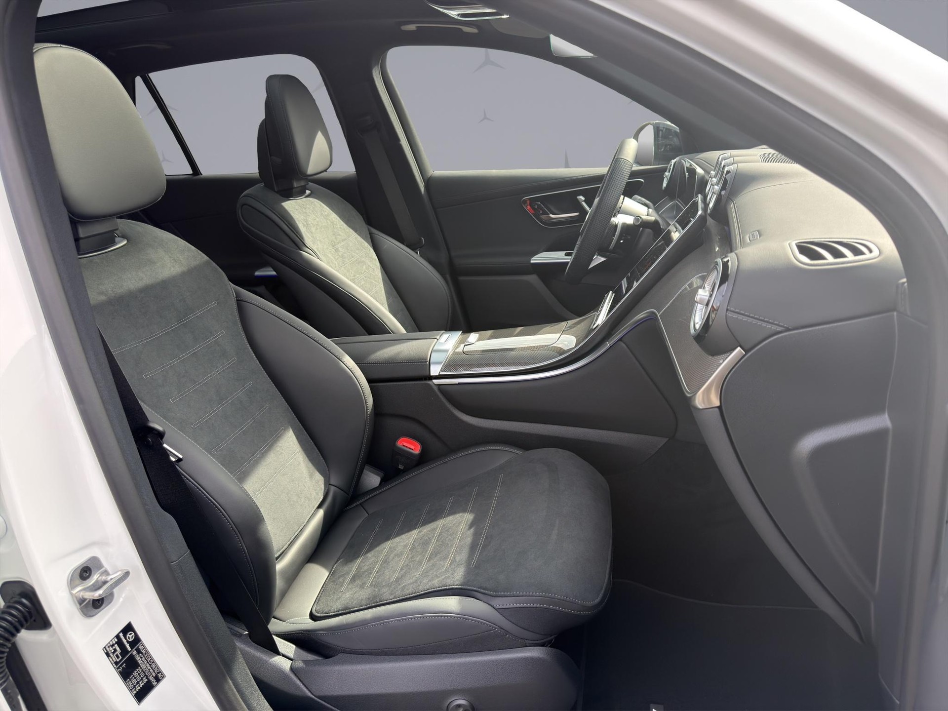 MERCEDES-BENZ GLC 200 AMG Line 4matic-image-15