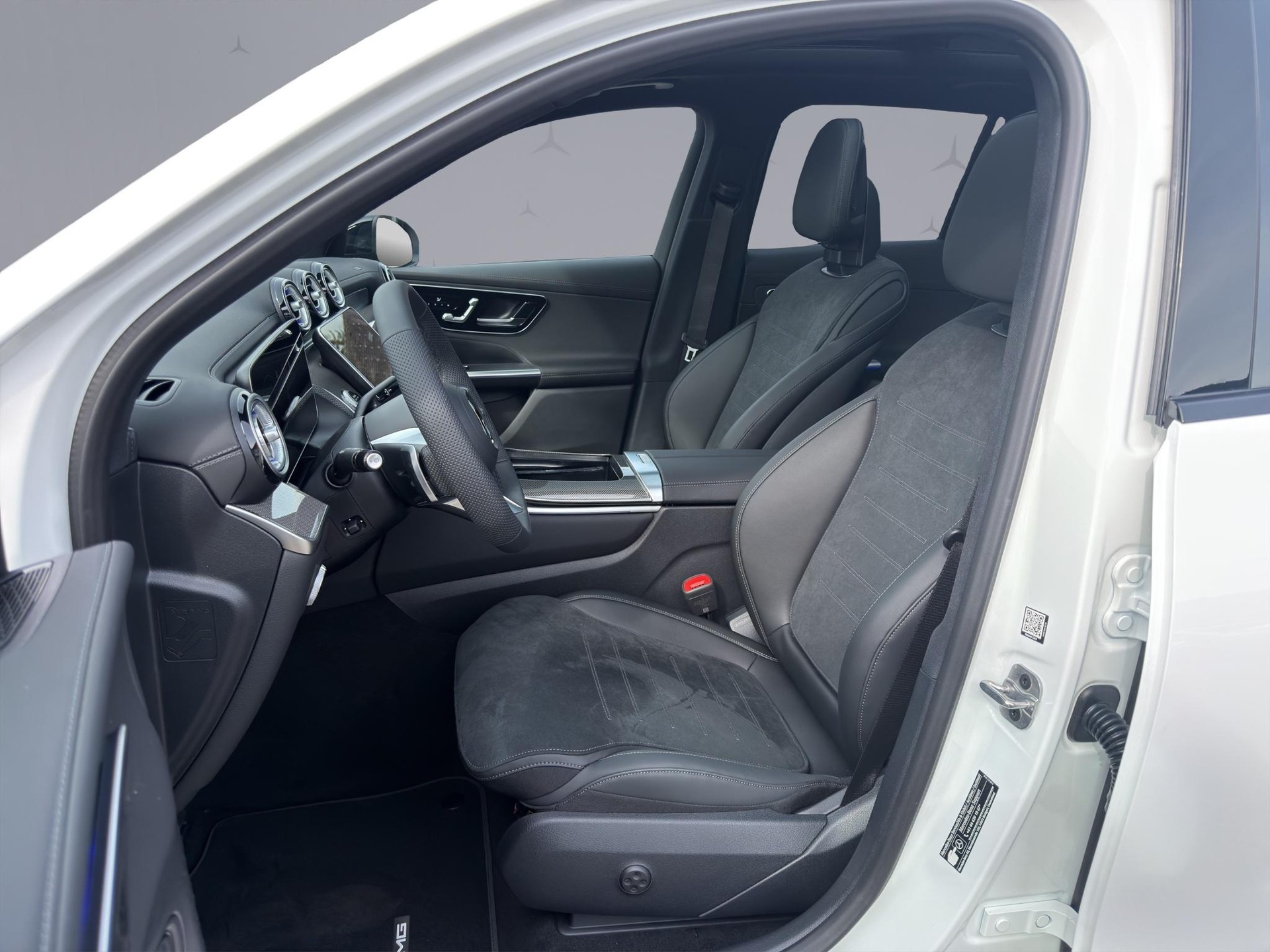 MERCEDES-BENZ GLC 200 AMG Line 4matic-image-9