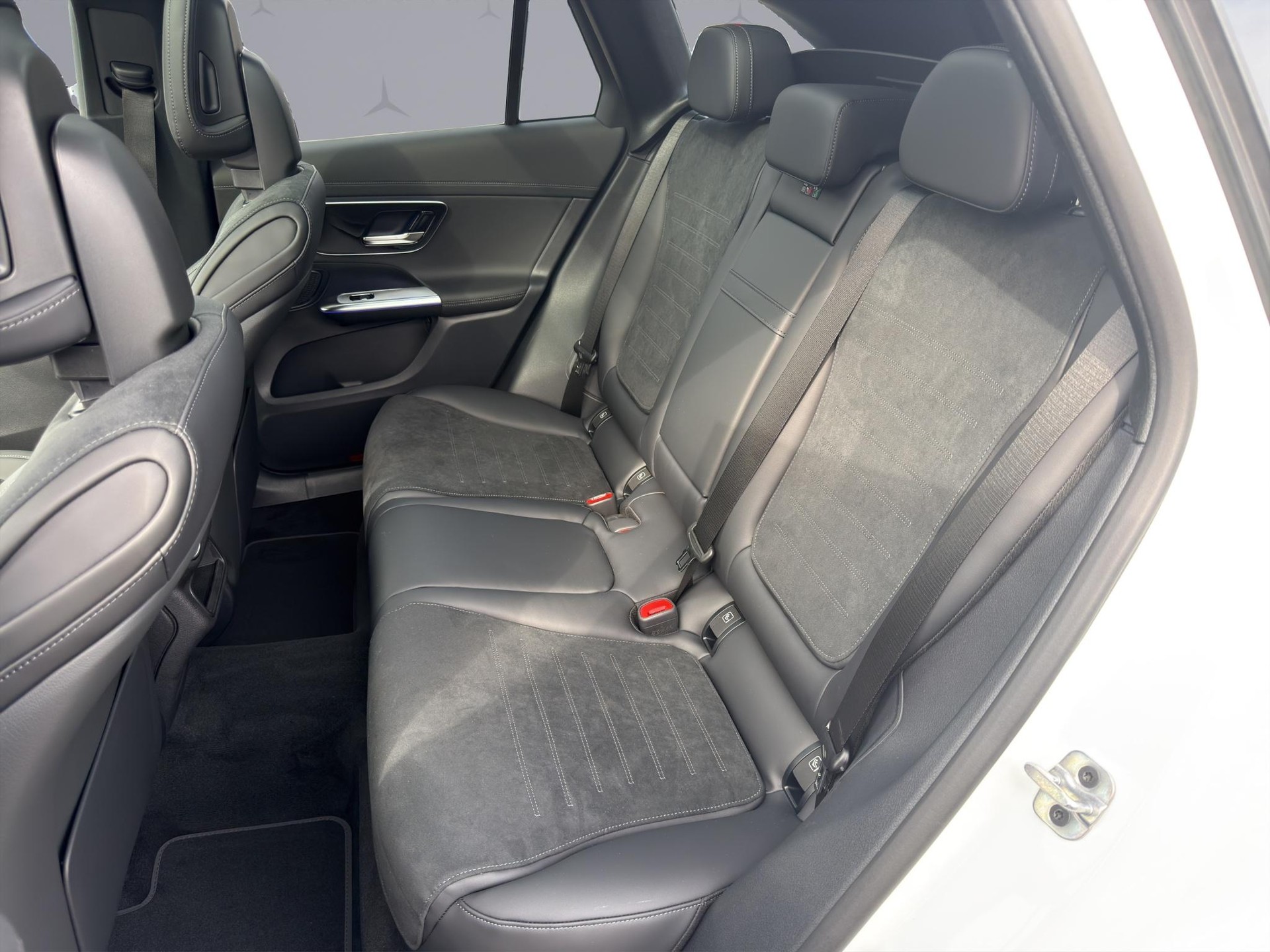 MERCEDES-BENZ GLC 200 AMG Line 4matic-image-10