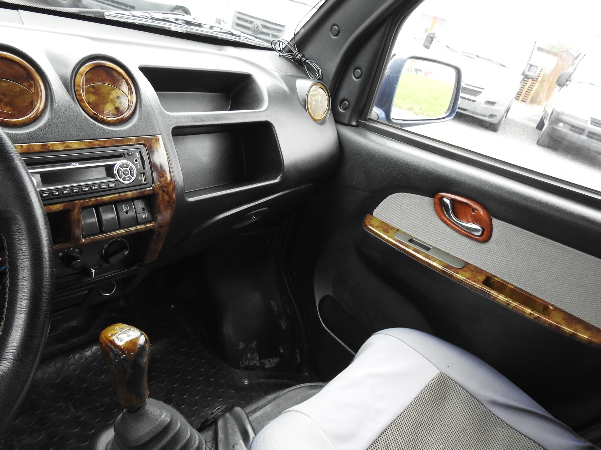 DFM Mini Bus 1.3-image-13