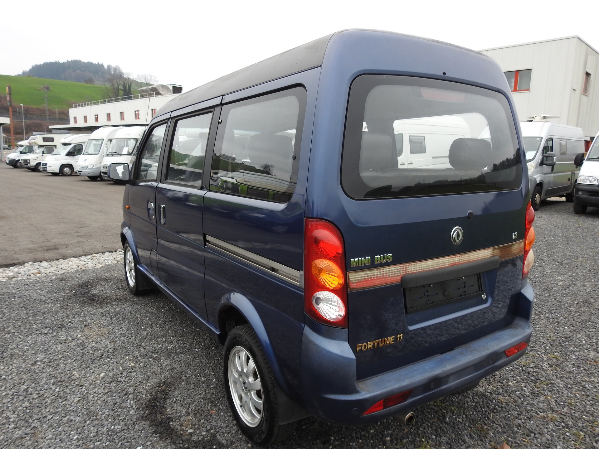 DFM Mini Bus 1.3-showroom-element-3