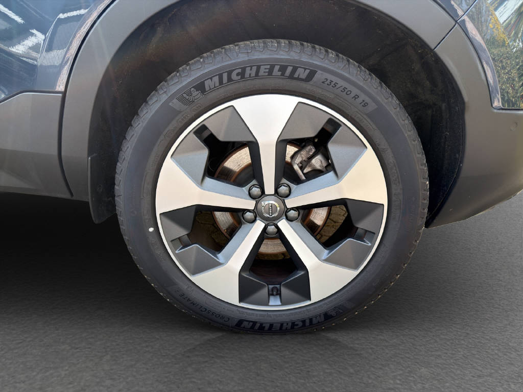VOLVO XC40 2.0 B3 MH Plus Dark-image-12
