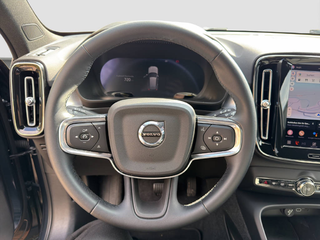 VOLVO XC40 2.0 B3 MH Plus Dark-image-8