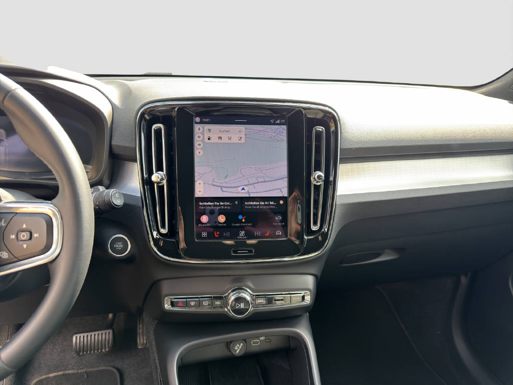 VOLVO XC40 2.0 B3 MH Plus Dark-image-9