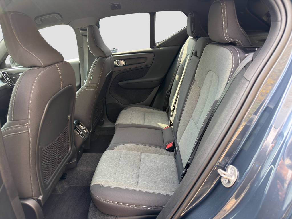 VOLVO XC40 2.0 B3 MH Plus Dark-image-11
