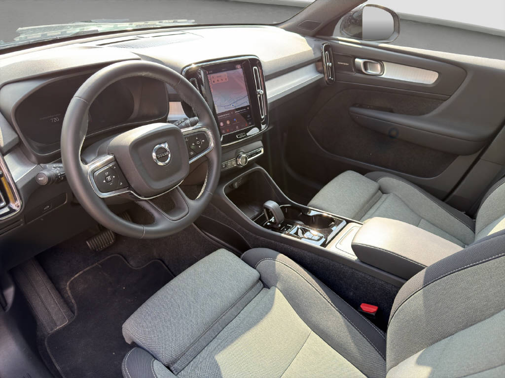 VOLVO XC40 2.0 B3 MH Plus Dark-image-7