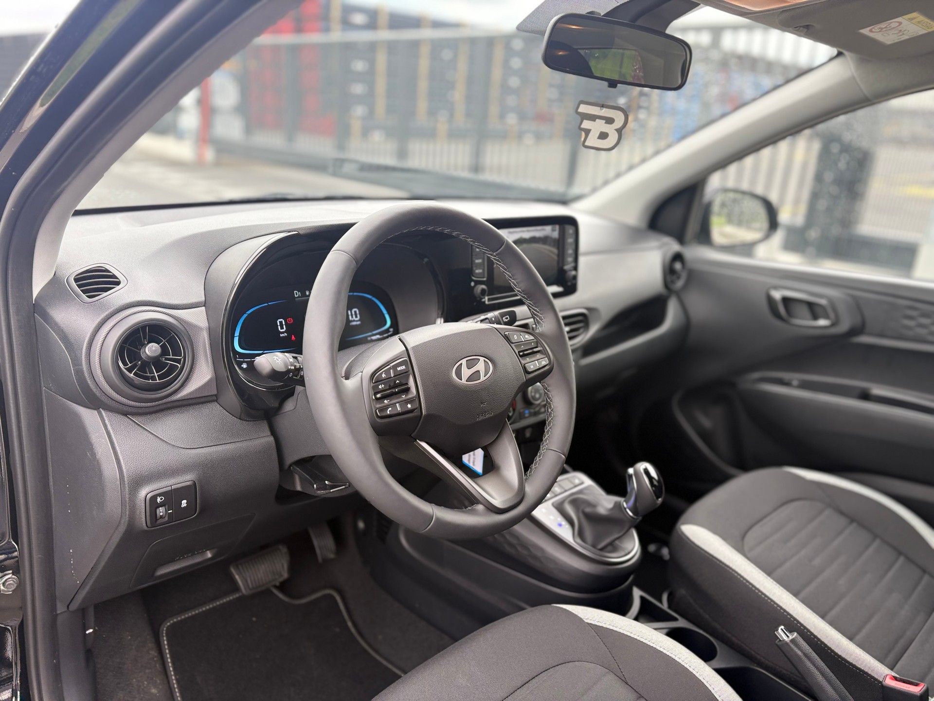 HYUNDAI i10 1.2 Amplia Aut.-image-10
