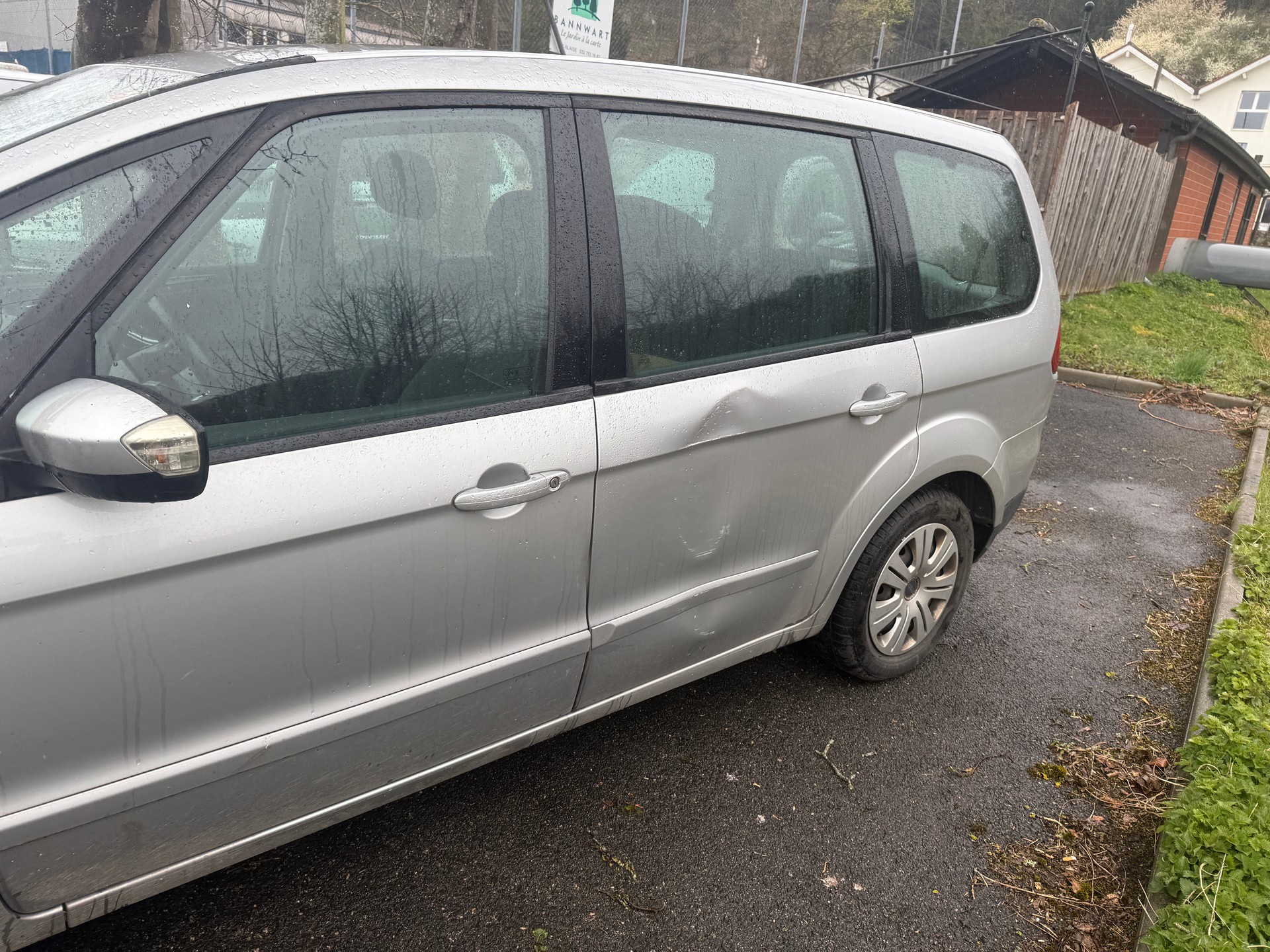 FORD Galaxy 2.3i Ghia Automatic-image-2