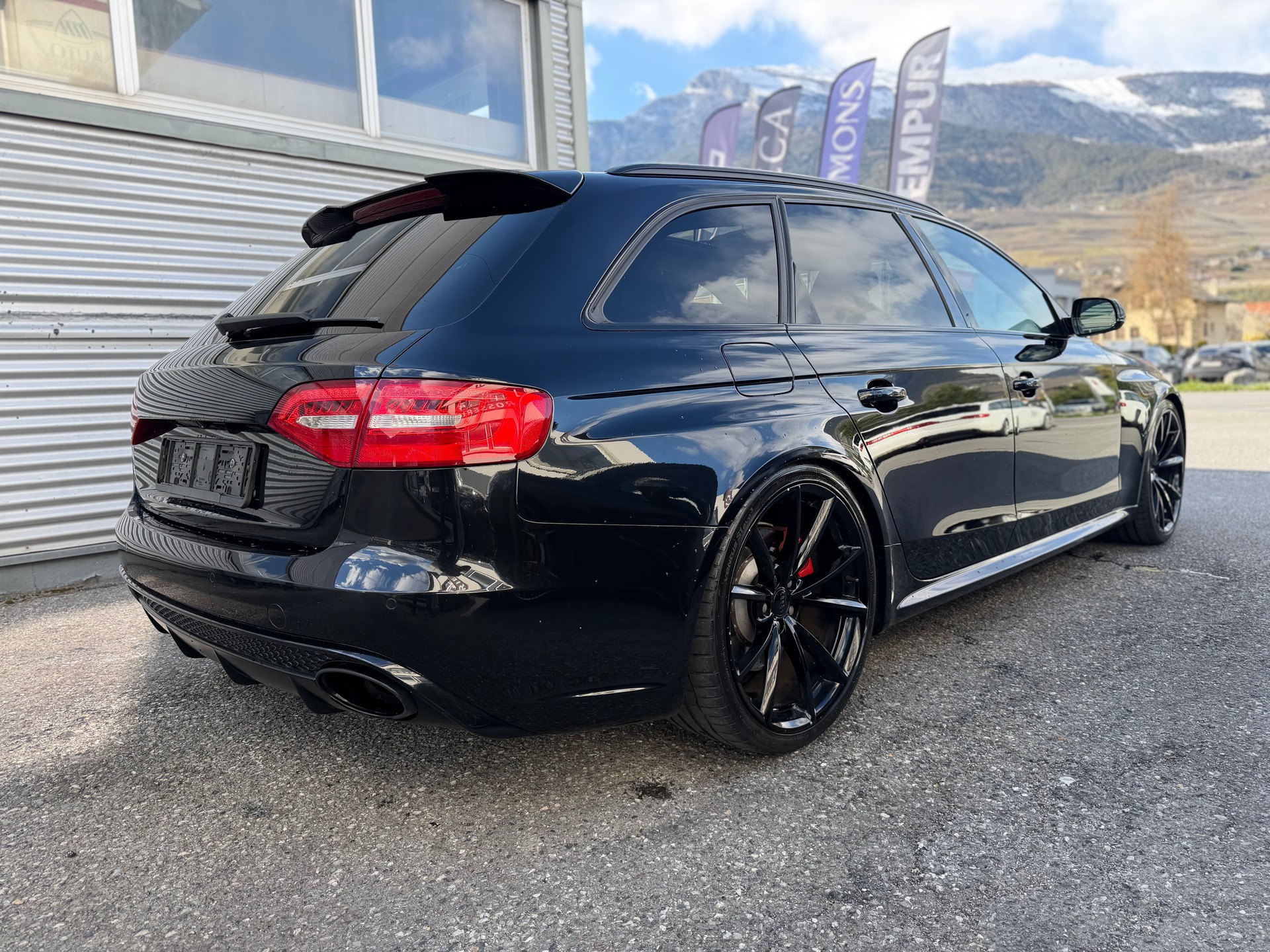 AUDI RS4 Avant 4.2 FSI V8 quattro S-tronic-image-3