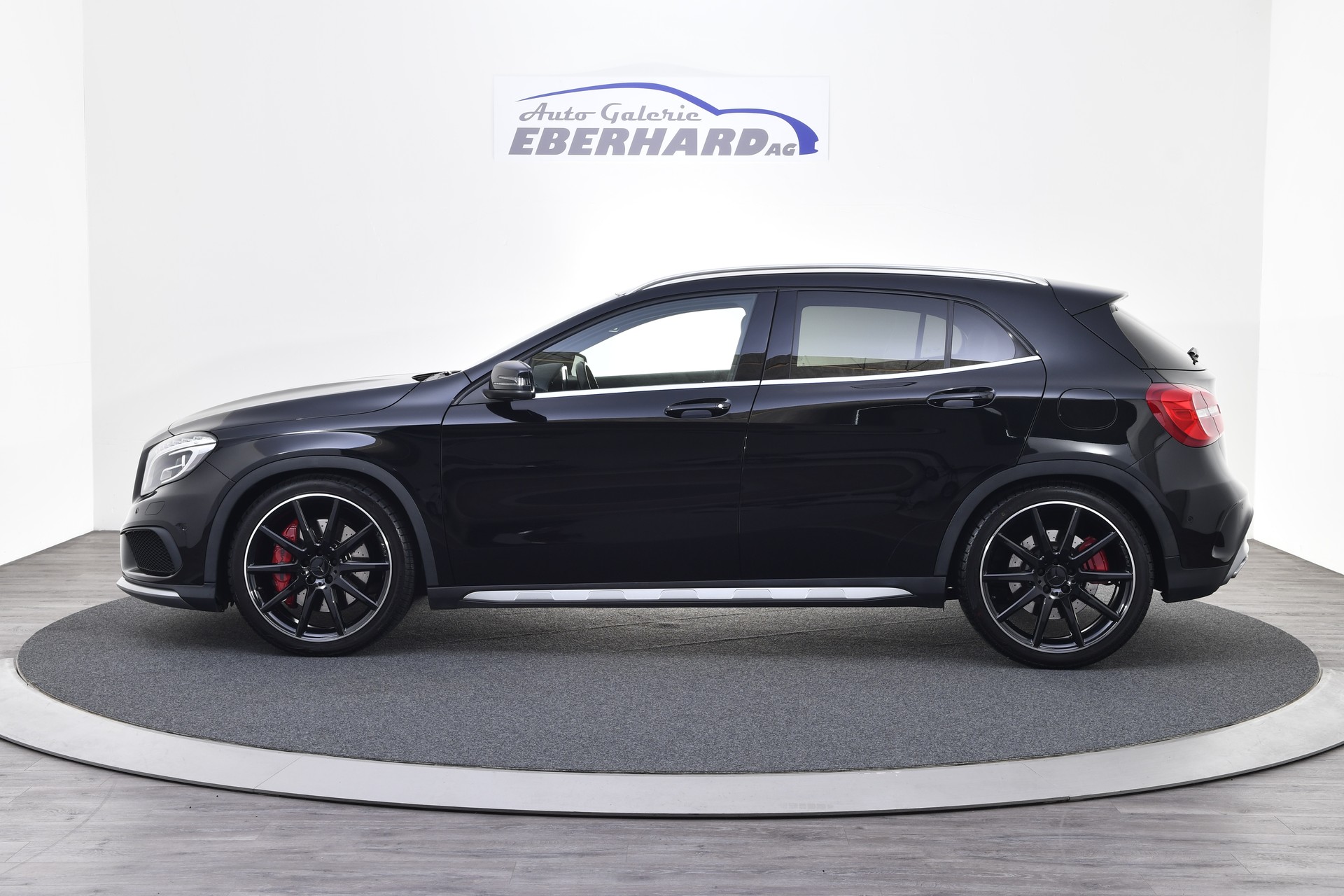 MERCEDES-BENZ GLA 45 AMG 4Matic 7G-DCT-showroom-element-1