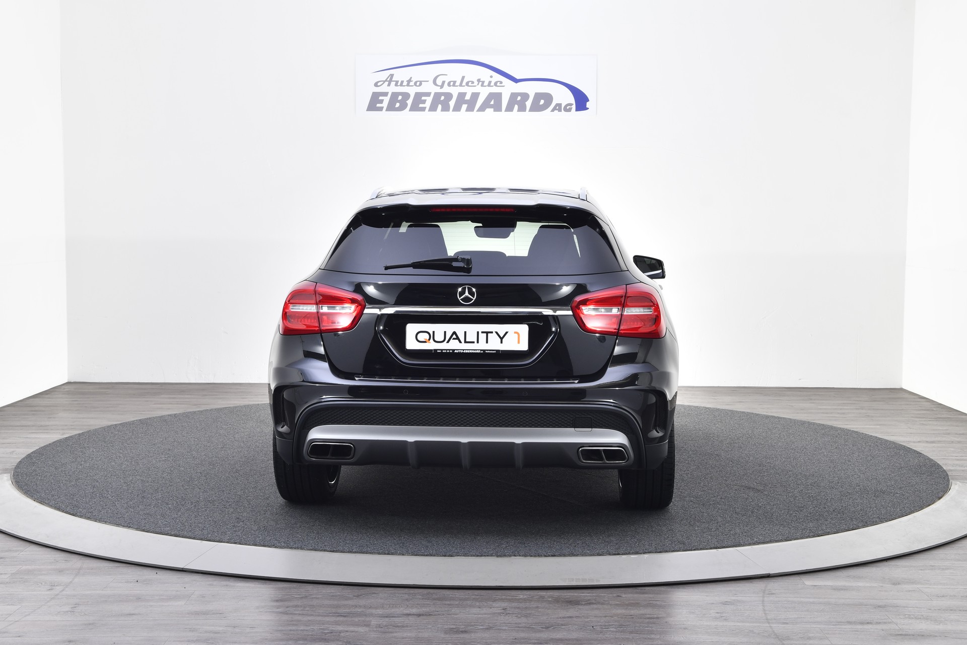 MERCEDES-BENZ GLA 45 AMG 4Matic 7G-DCT-showroom-element-3