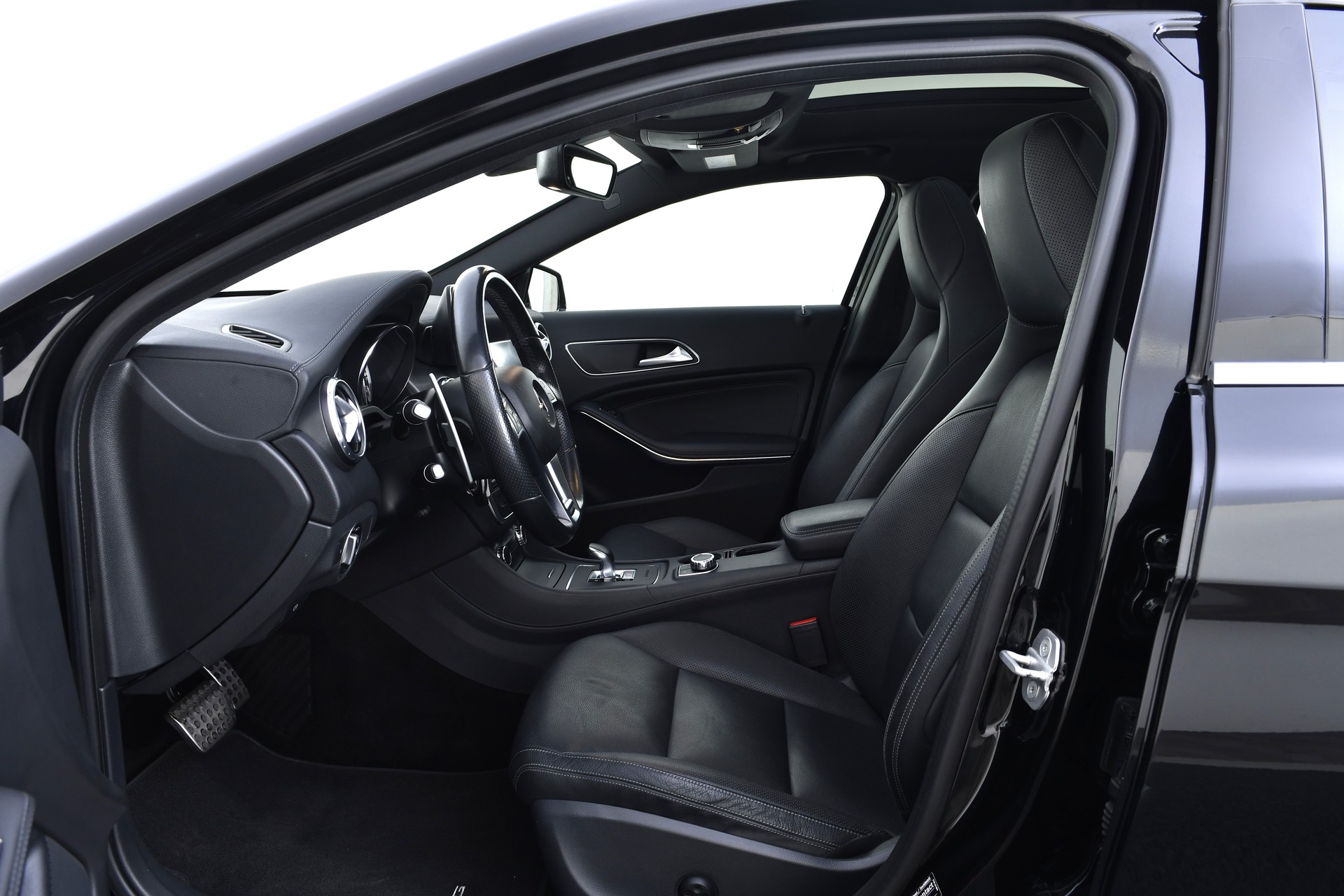 MERCEDES-BENZ GLA 45 AMG 4Matic 7G-DCT-image-9