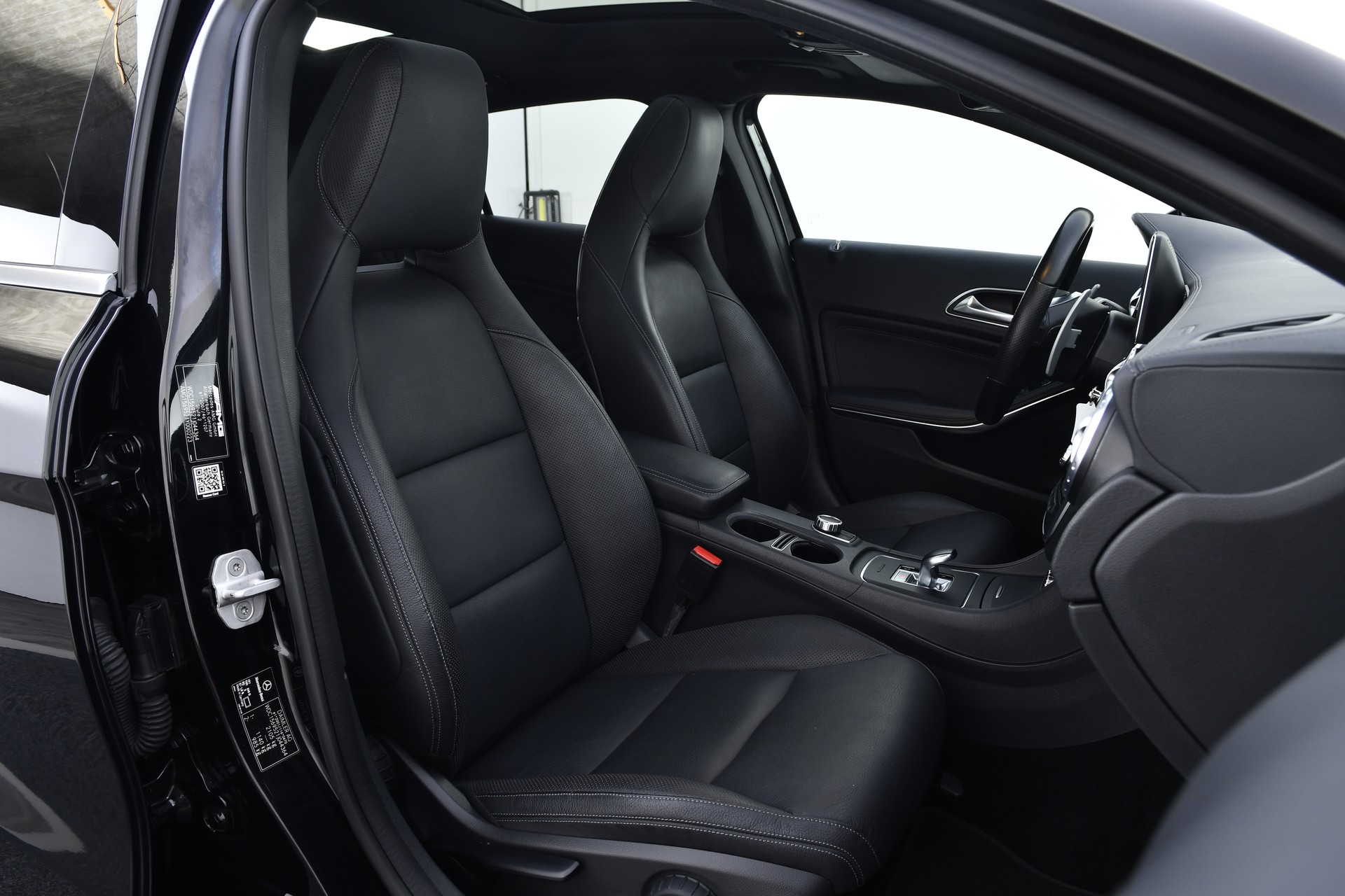 MERCEDES-BENZ GLA 45 AMG 4Matic 7G-DCT-image-17