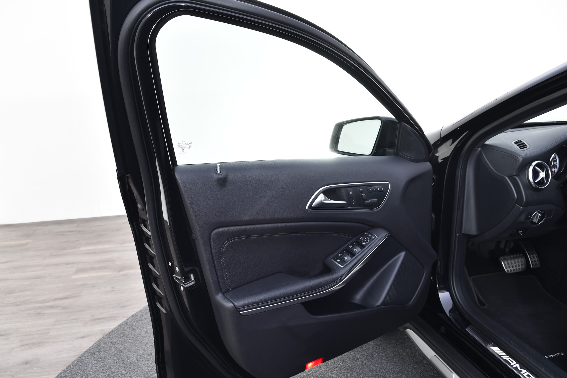 MERCEDES-BENZ GLA 45 AMG 4Matic 7G-DCT-image-8