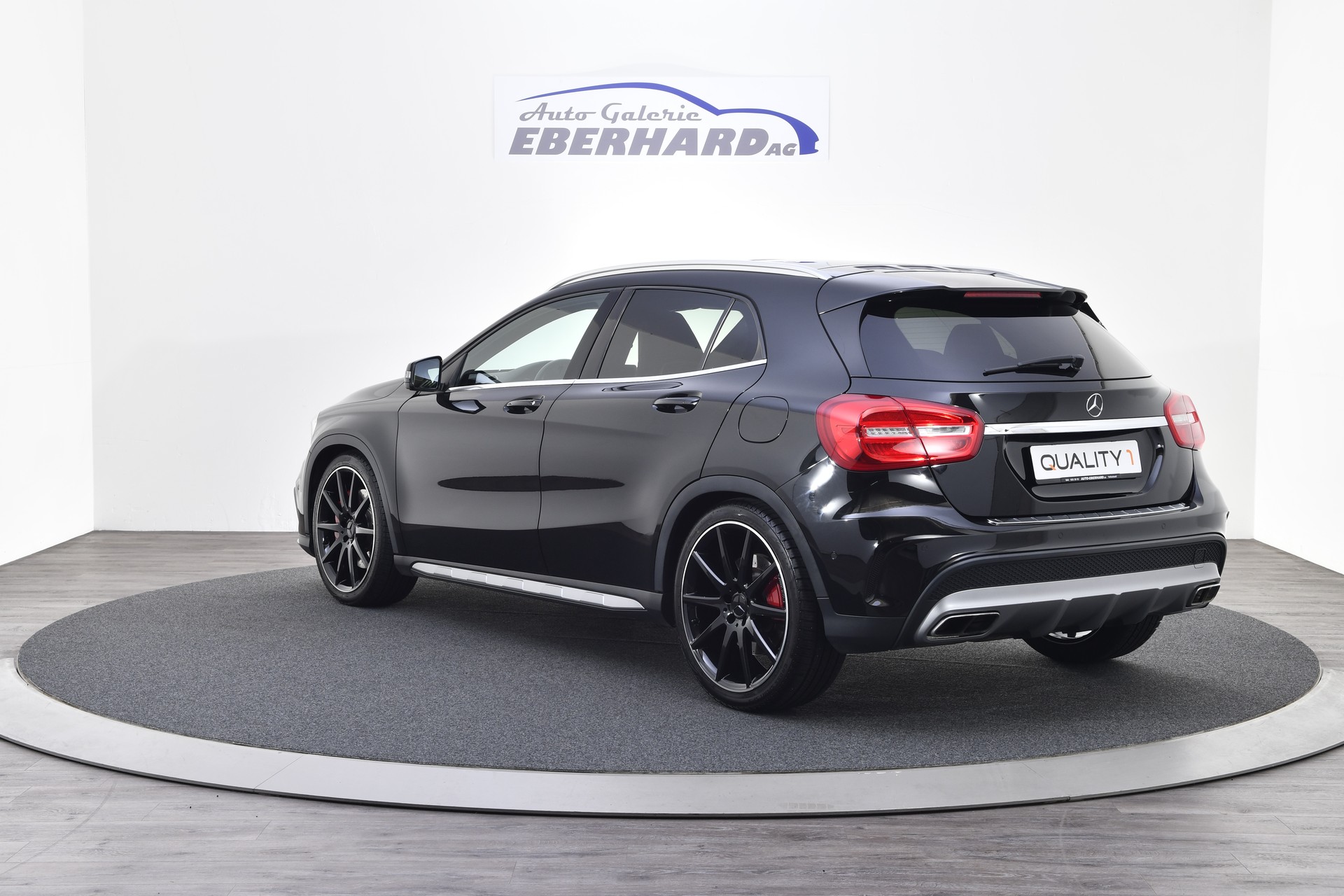 MERCEDES-BENZ GLA 45 AMG 4Matic 7G-DCT-showroom-element-2