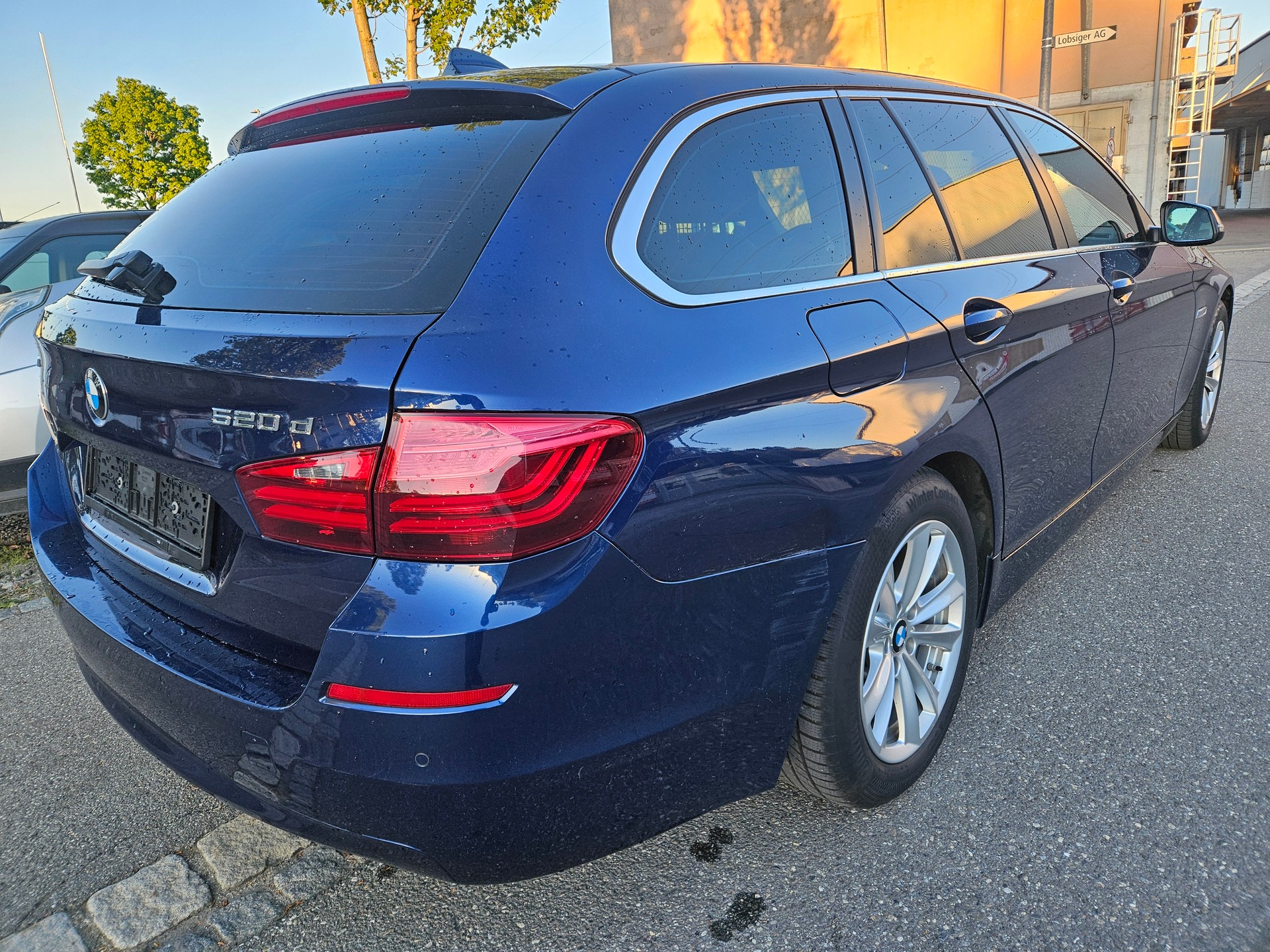 BMW 520d Touring xDrive Luxury Line Steptronic-image-3