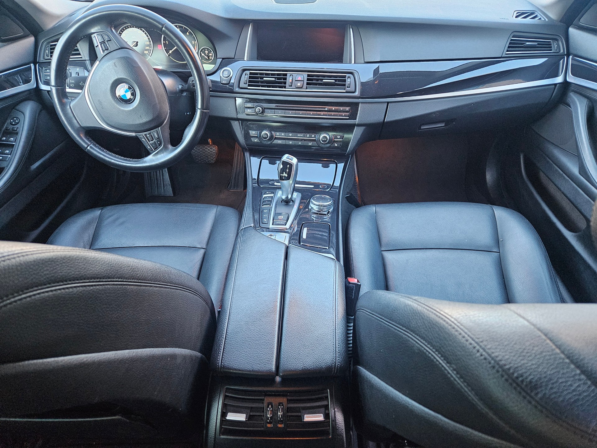 BMW 520d Touring xDrive Luxury Line Steptronic-image-11