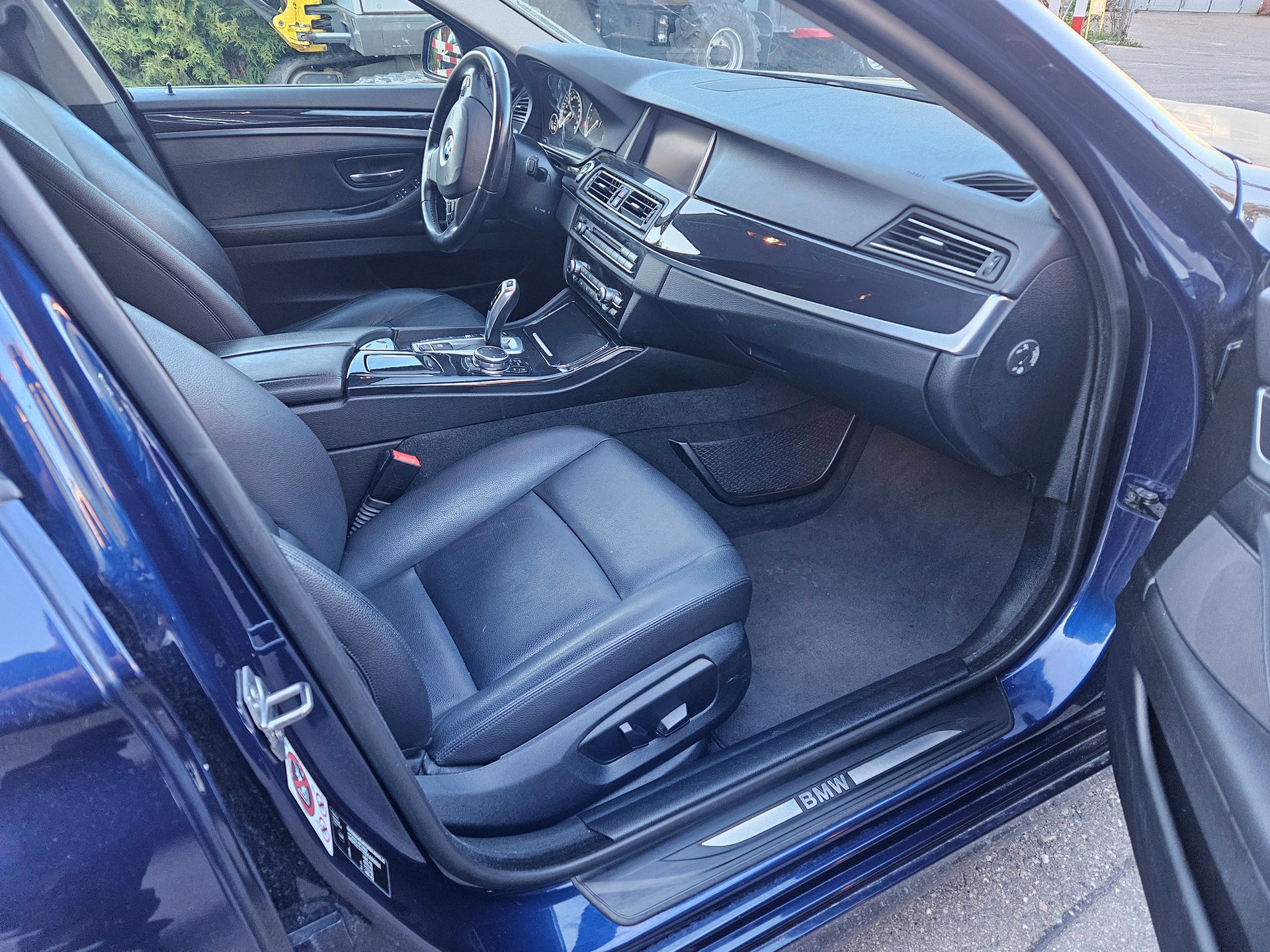 BMW 520d Touring xDrive Luxury Line Steptronic-image-8