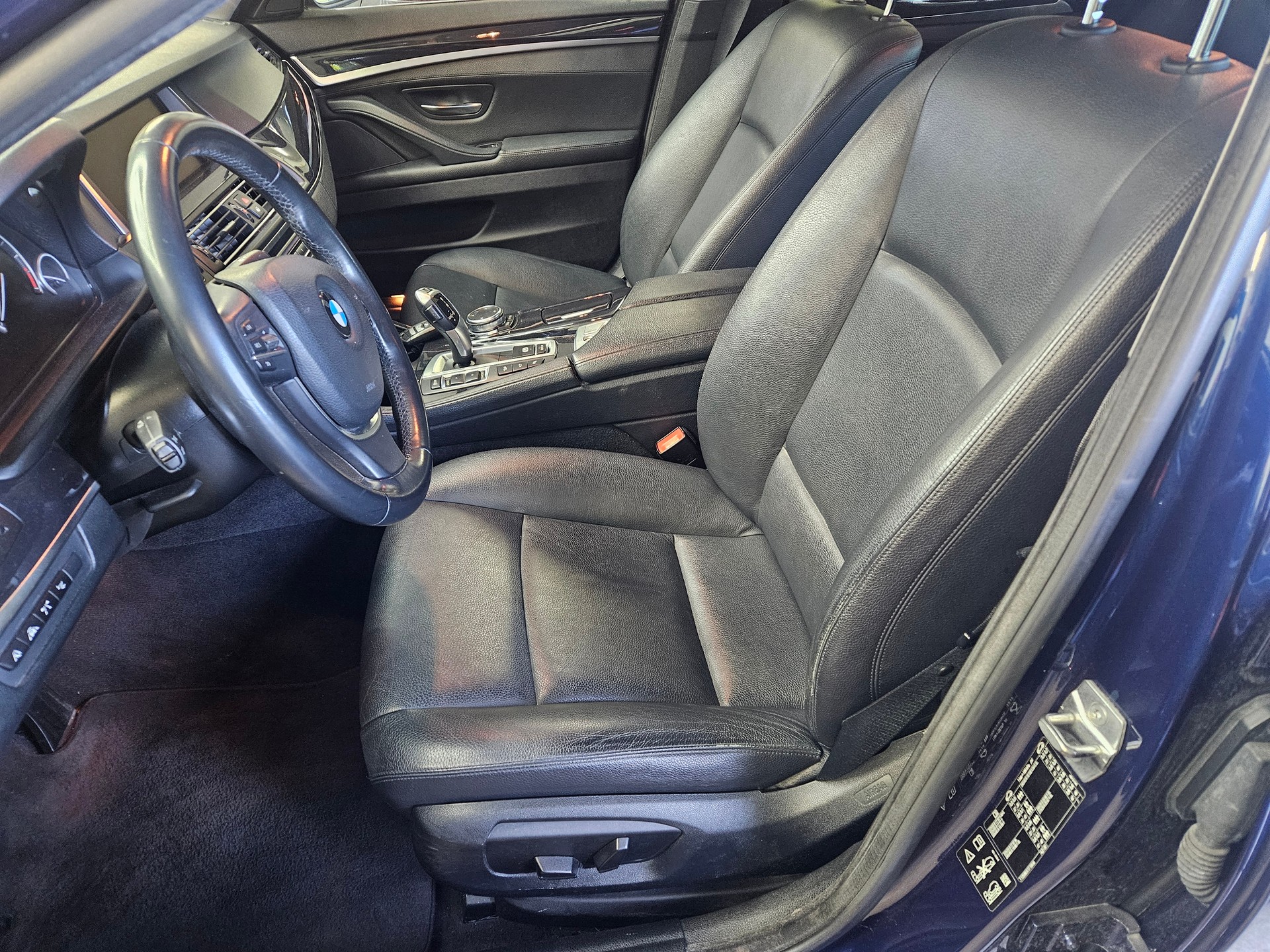 BMW 520d Touring xDrive Luxury Line Steptronic-image-7