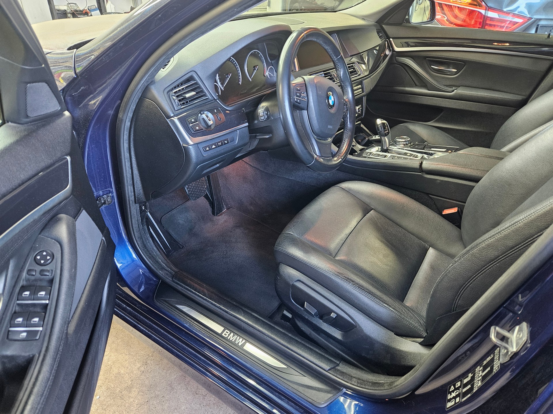 BMW 520d Touring xDrive Luxury Line Steptronic-image-6