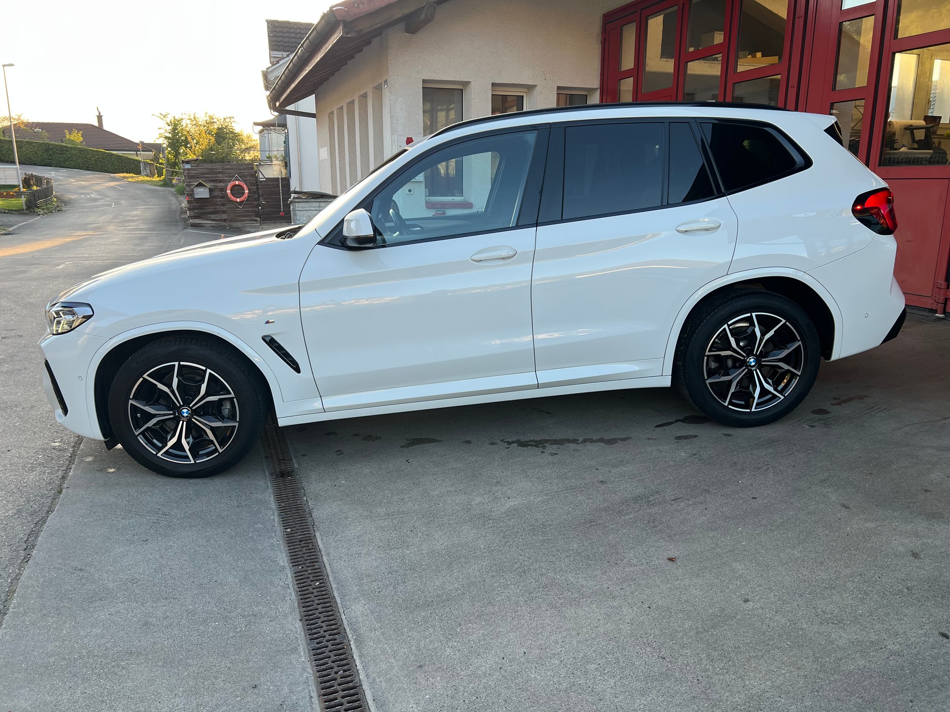 BMW X3 xDrive 48V 20d M Sport / Facelift / M-Paket-showroom-element-1
