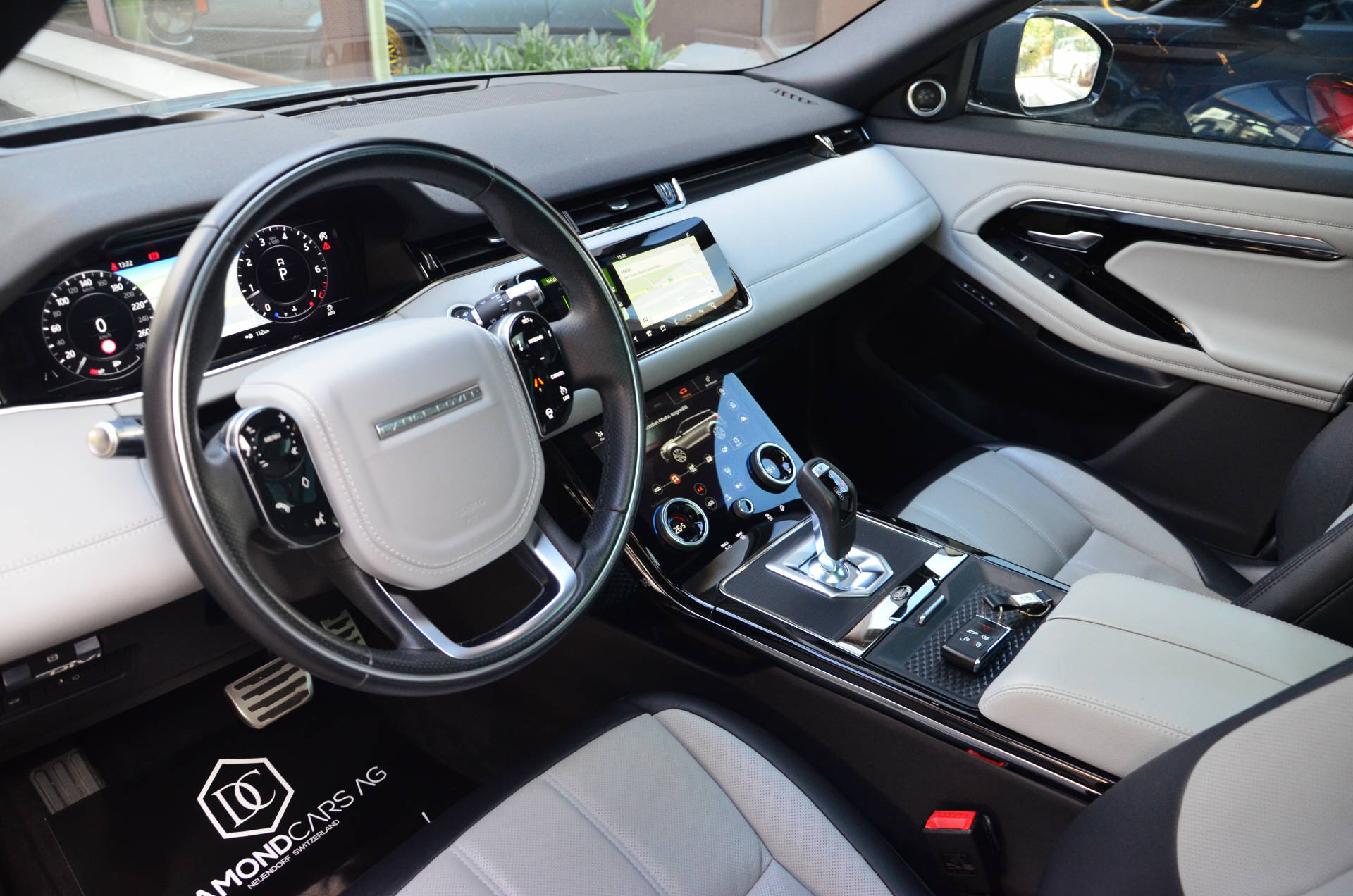 LAND ROVER Range Rover Evoque 2.0 T 250 First Edition-image-9
