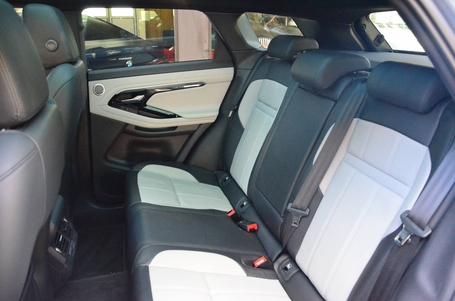LAND ROVER Range Rover Evoque 2.0 T 250 First Edition-image-14